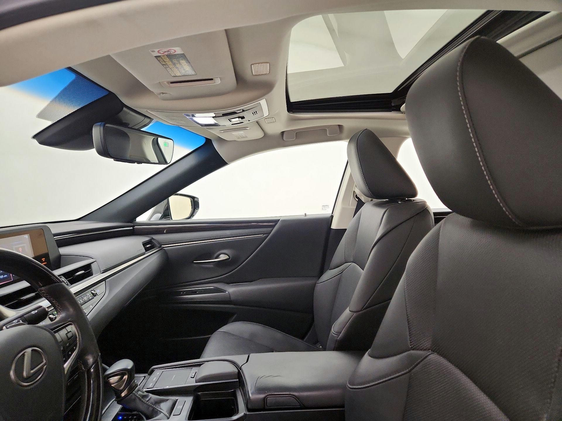 Thumbnail: 2021 Lexus ES - 18