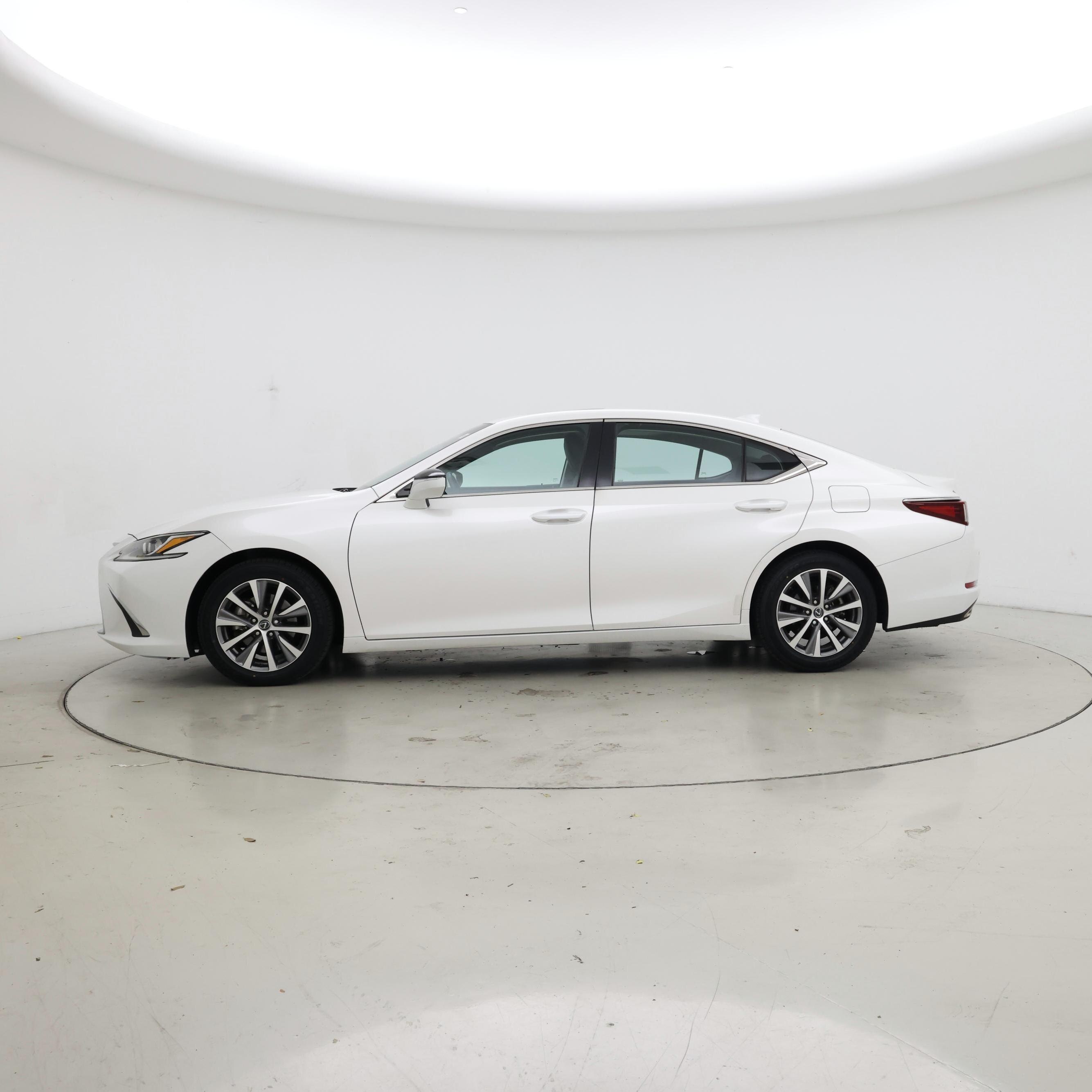 Thumbnail: 2021 Lexus ES - 3