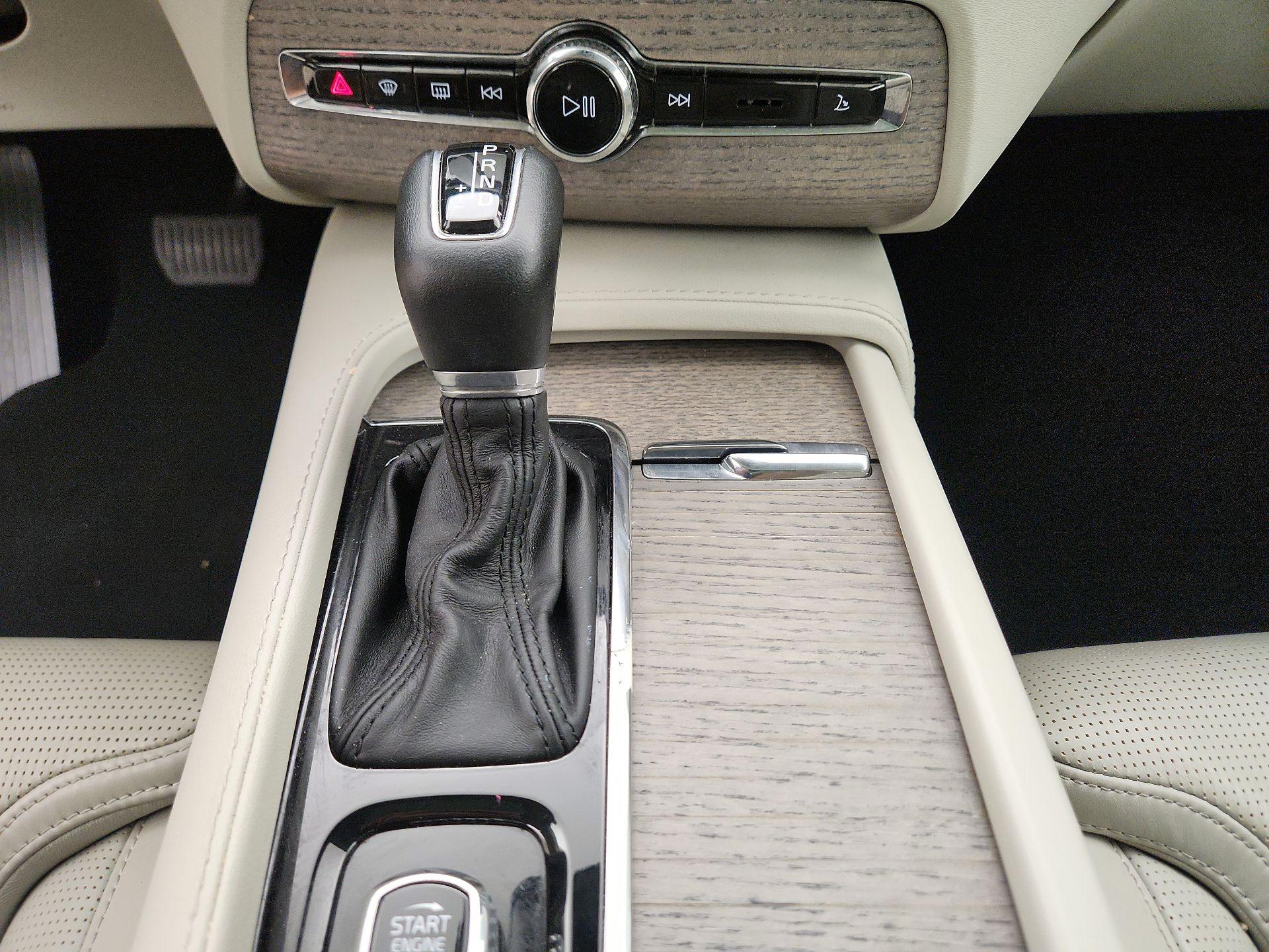 Thumbnail: 2022 Volvo XC90 - 18
