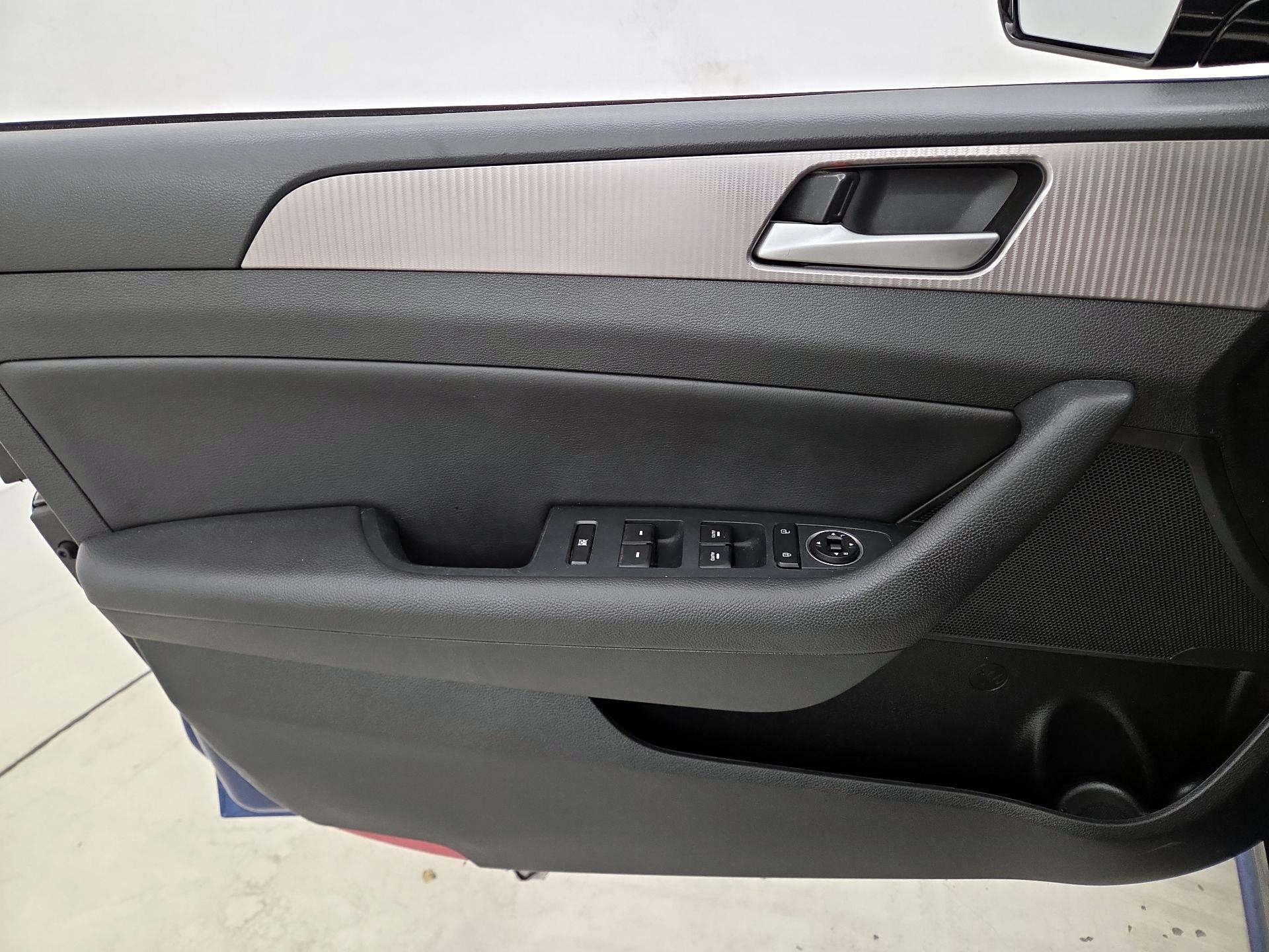 Thumbnail: 2019 Hyundai Sonata - 12