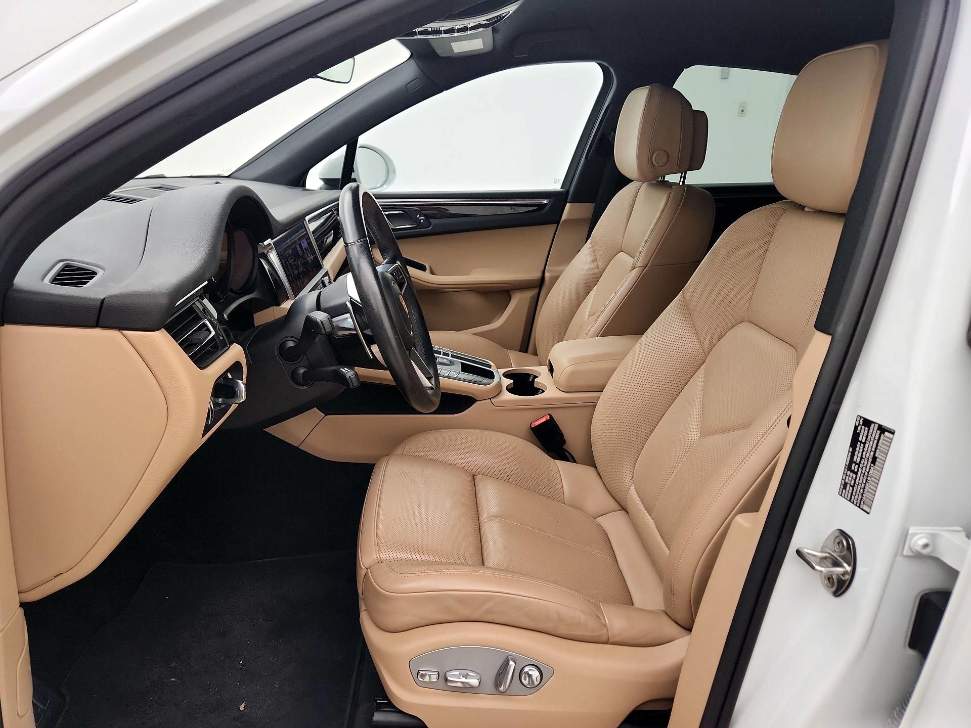 Thumbnail: 2020 Porsche Macan - 11