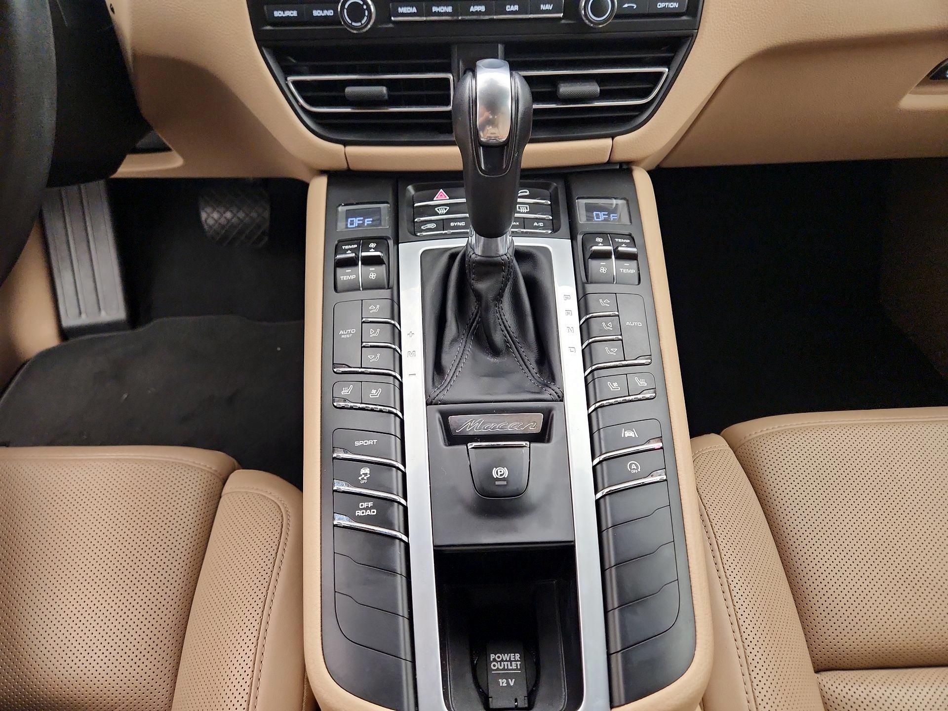 Thumbnail: 2020 Porsche Macan - 18