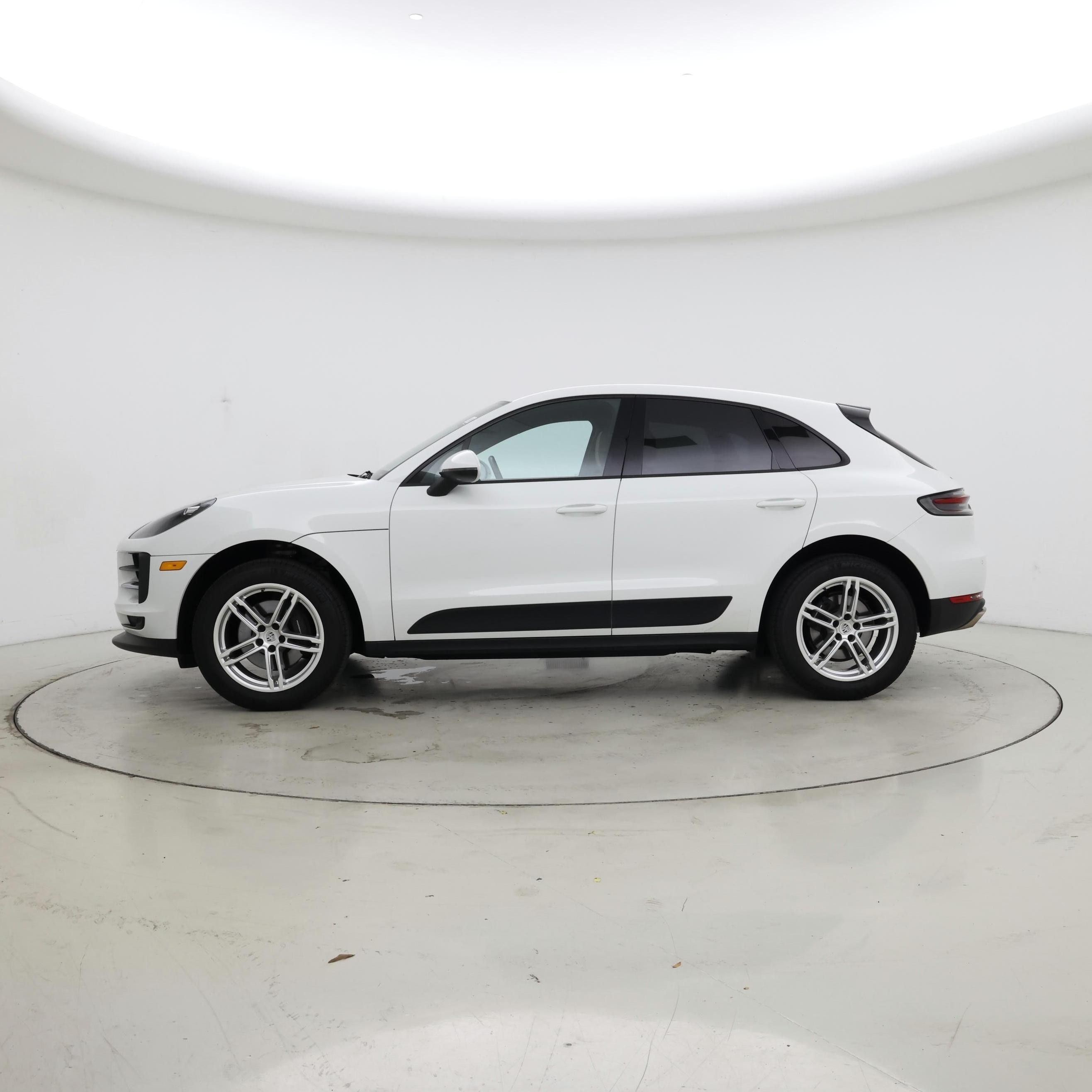 Thumbnail: 2020 Porsche Macan - 3