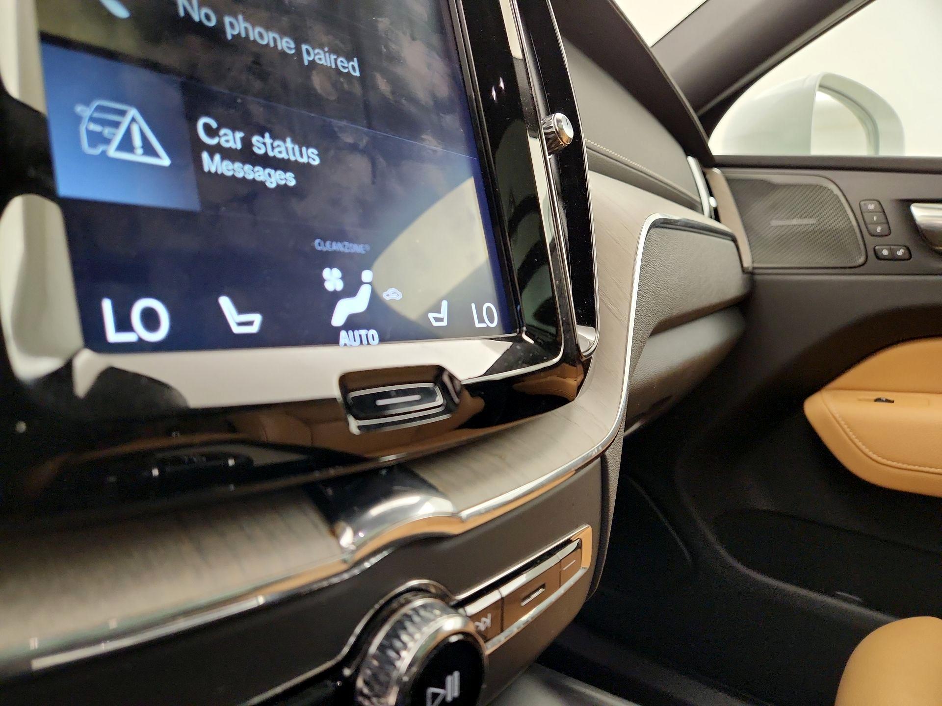 Thumbnail: 2020 Volvo XC60 - 16
