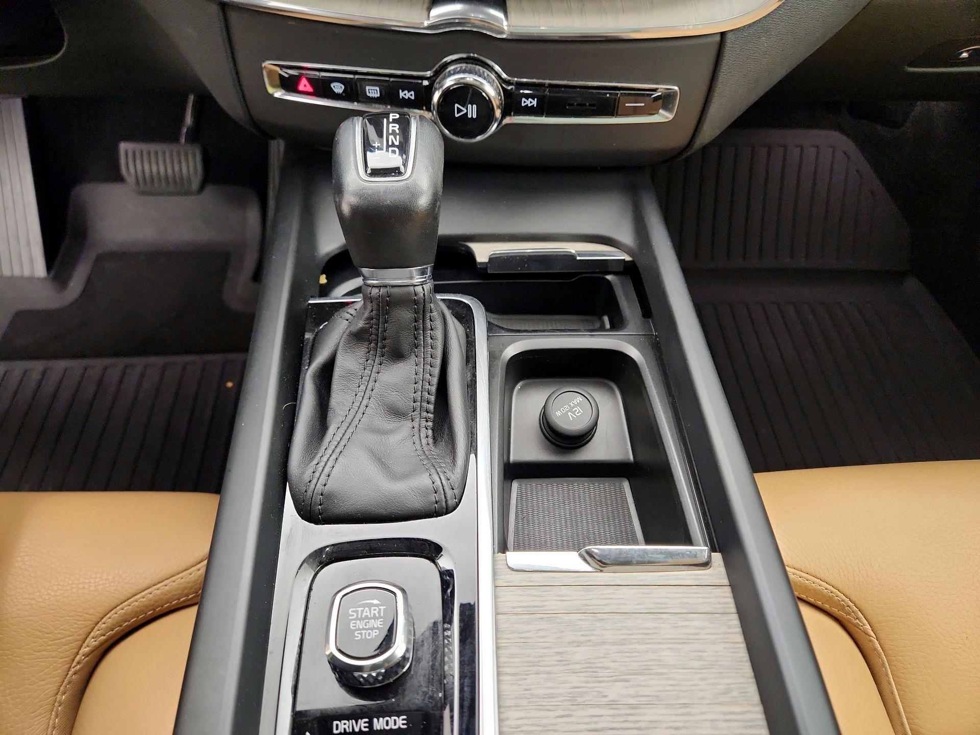 Thumbnail: 2020 Volvo XC60 - 17