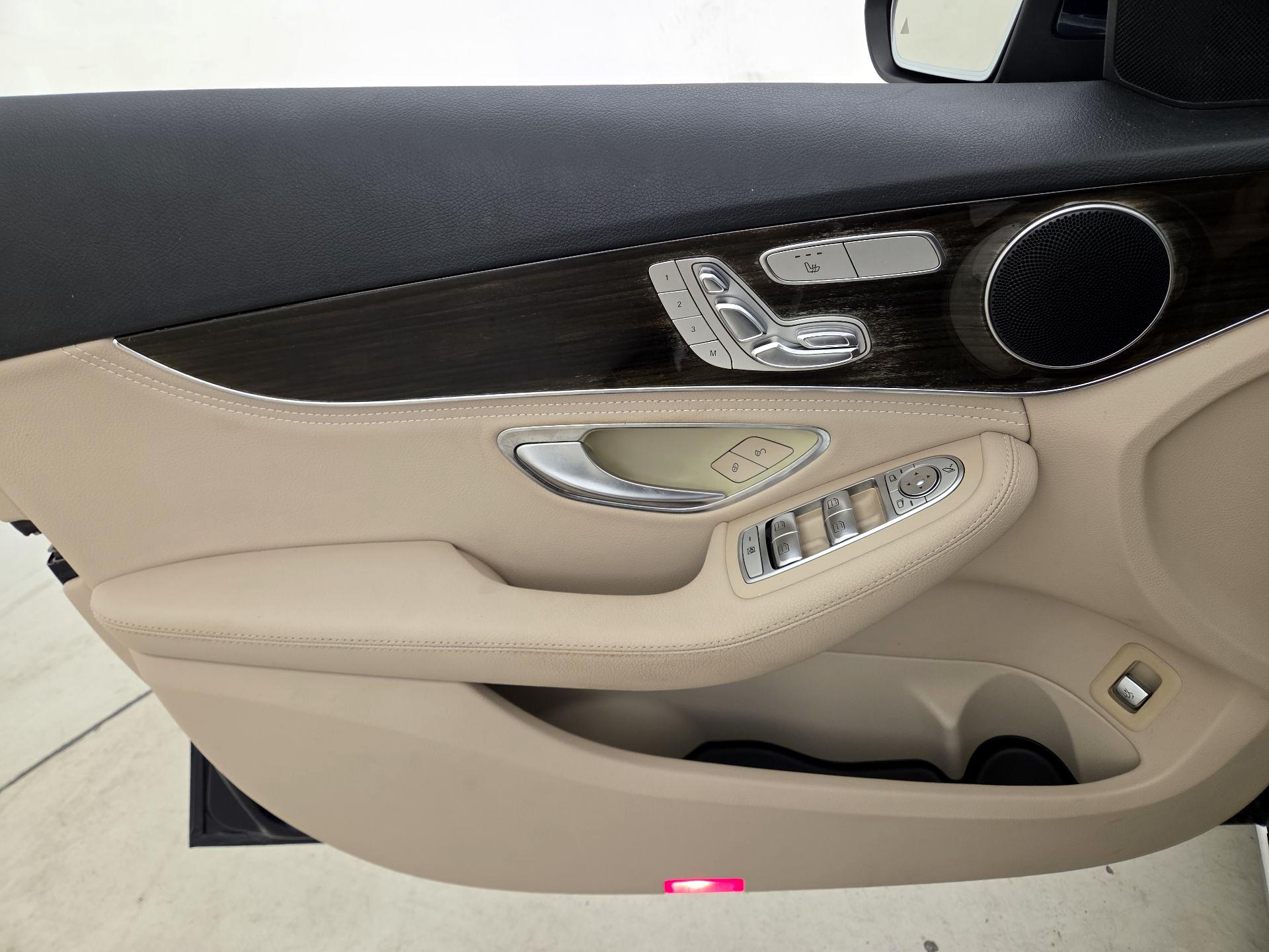 Thumbnail: 2016 Mercedes-Benz C-Class - 12