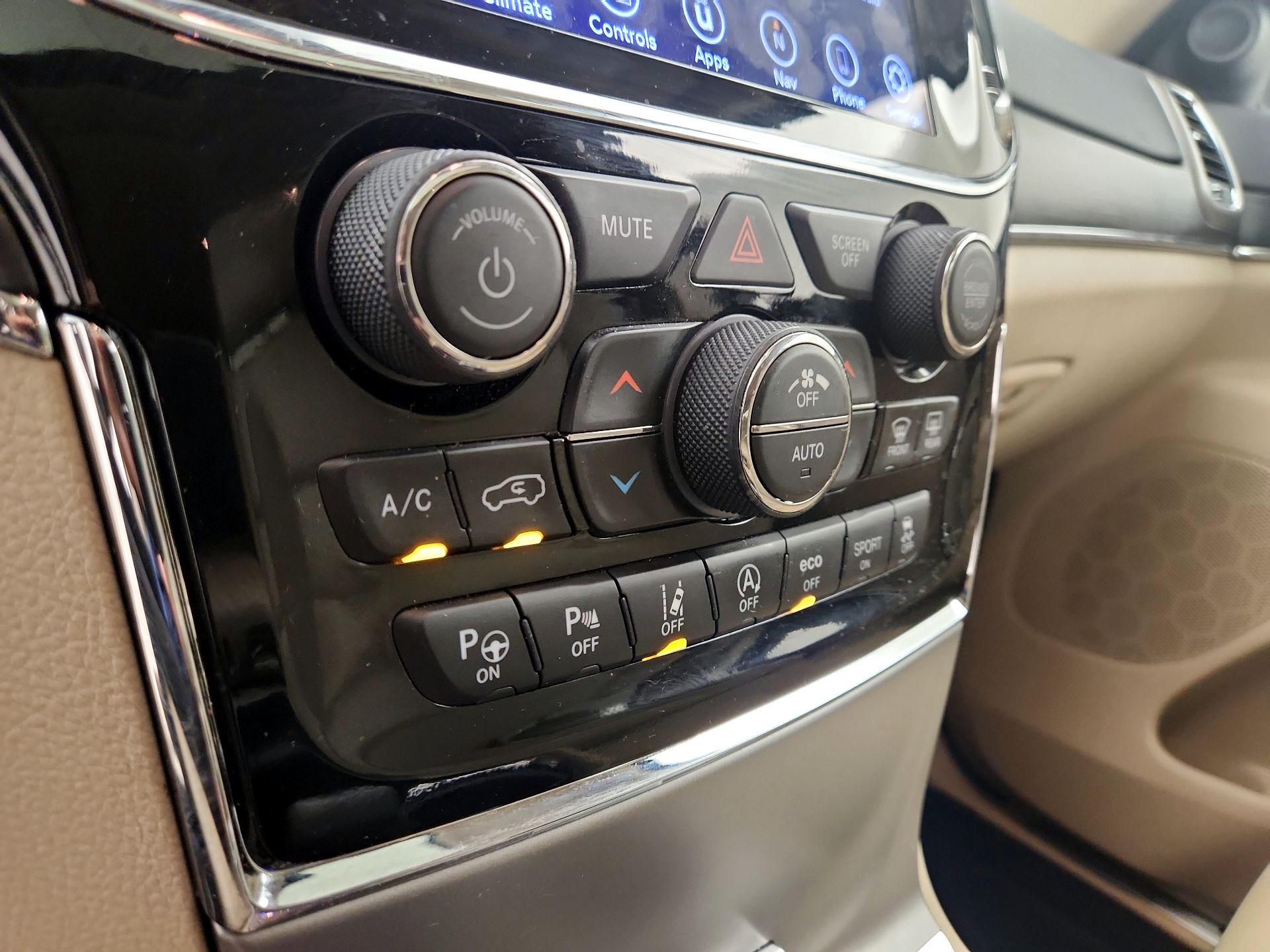 Thumbnail: 2020 Jeep Grand Cherokee - 17