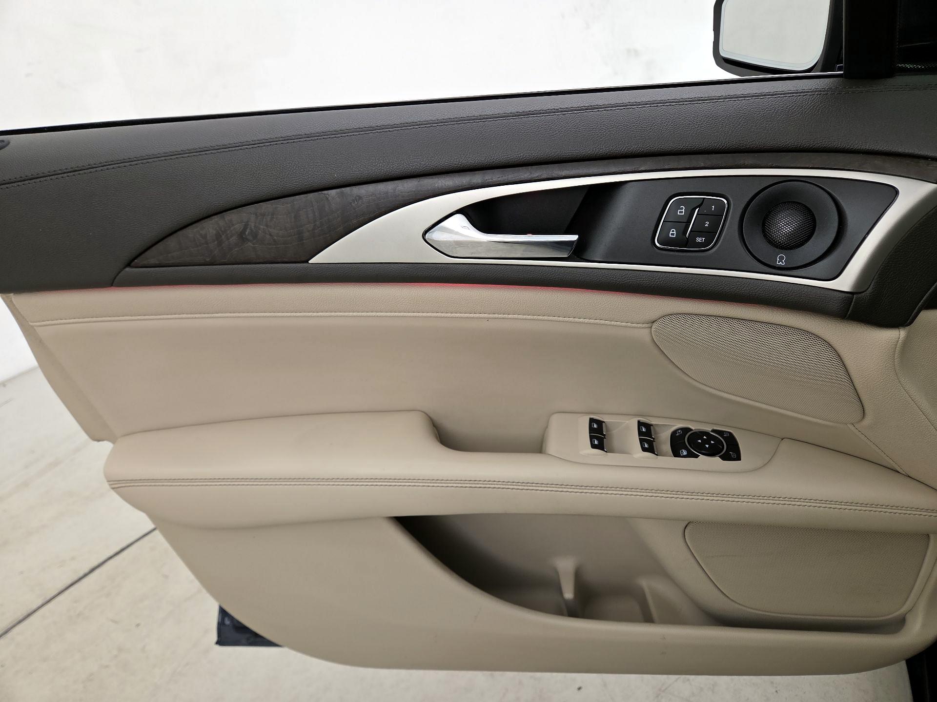 Thumbnail: 2018 Lincoln MKZ - 12