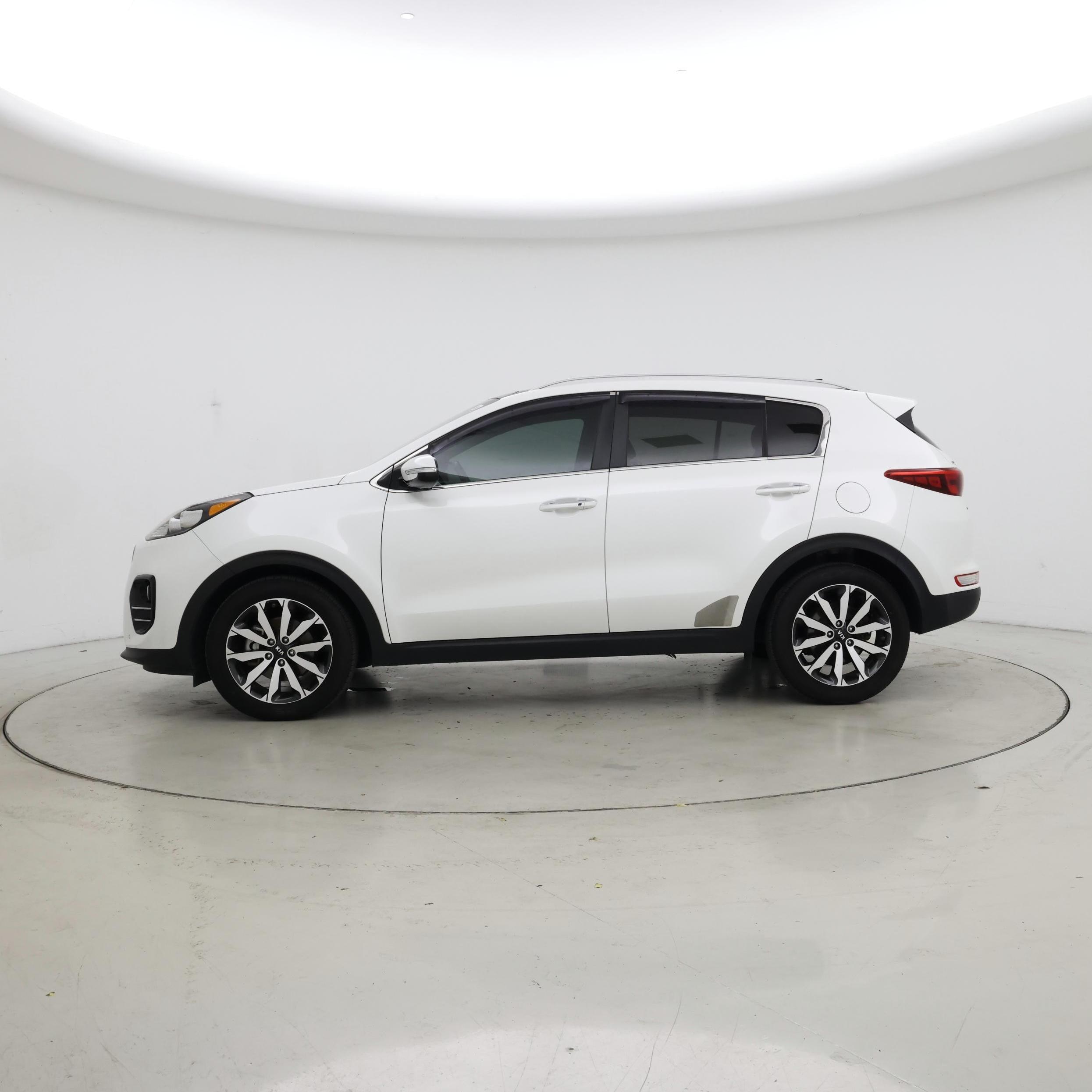 Thumbnail: 2017 Kia Sportage - 3