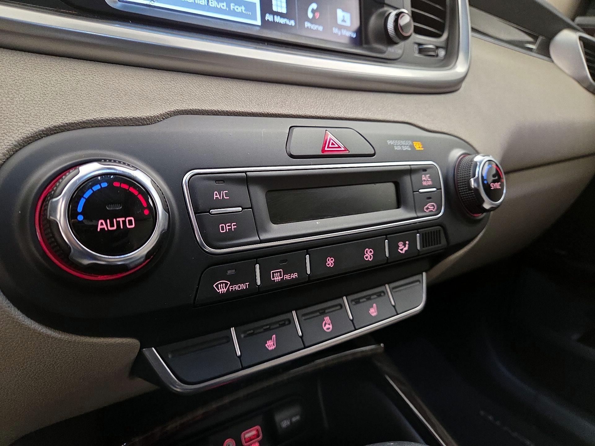 Thumbnail: 2019 Kia Sorento - 17
