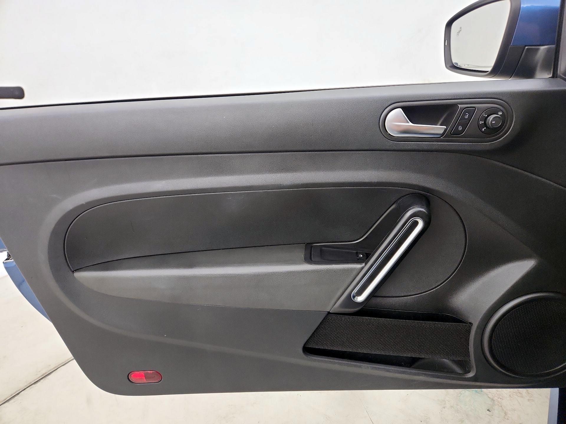 Thumbnail: 2019 Volkswagen Beetle - 12