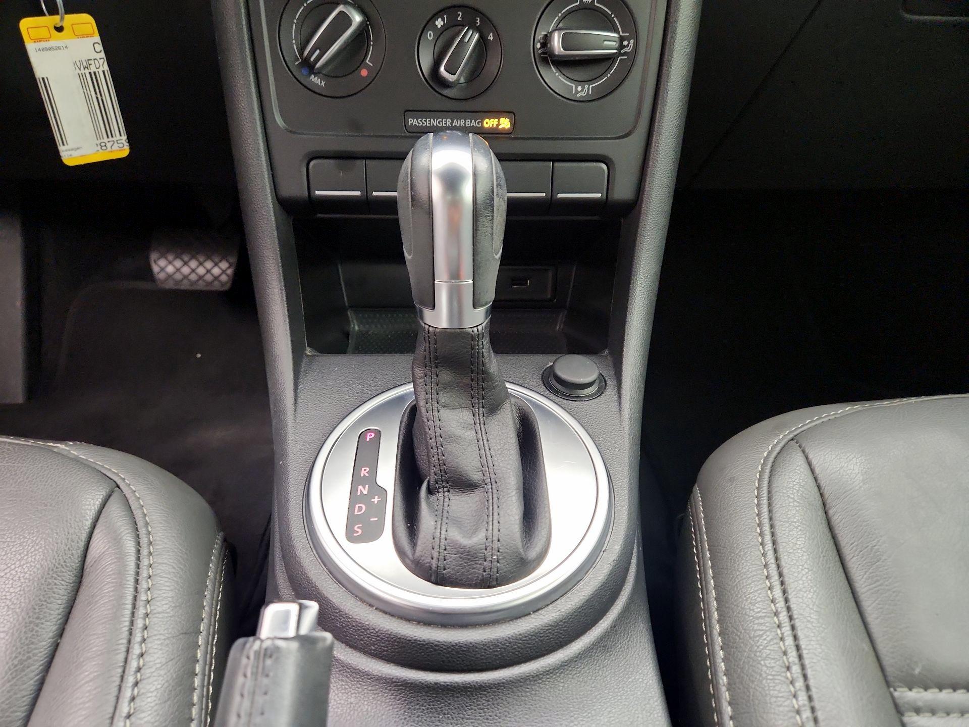 Thumbnail: 2019 Volkswagen Beetle - 16