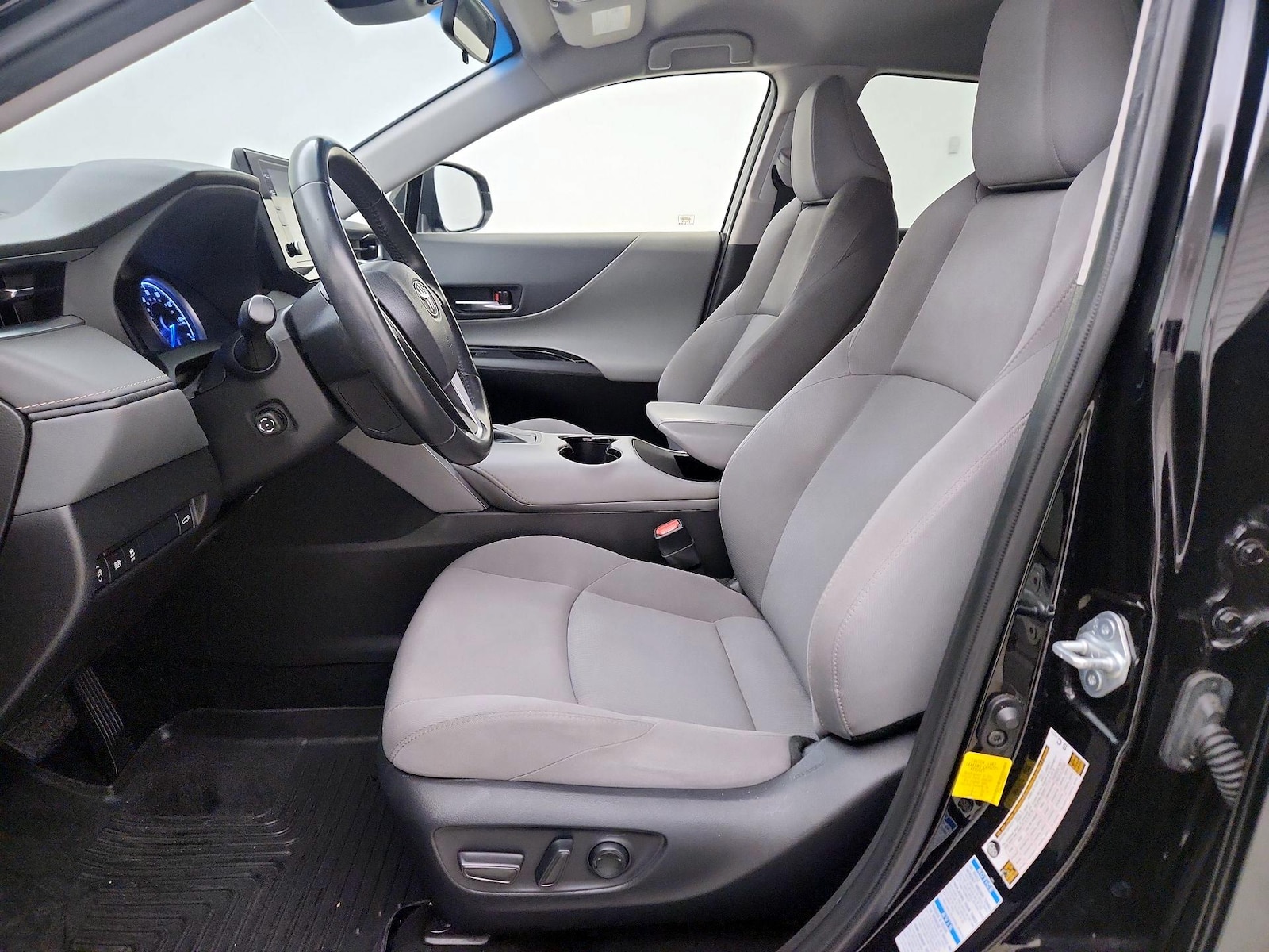 2021 Toyota Venza LE - Photo 12