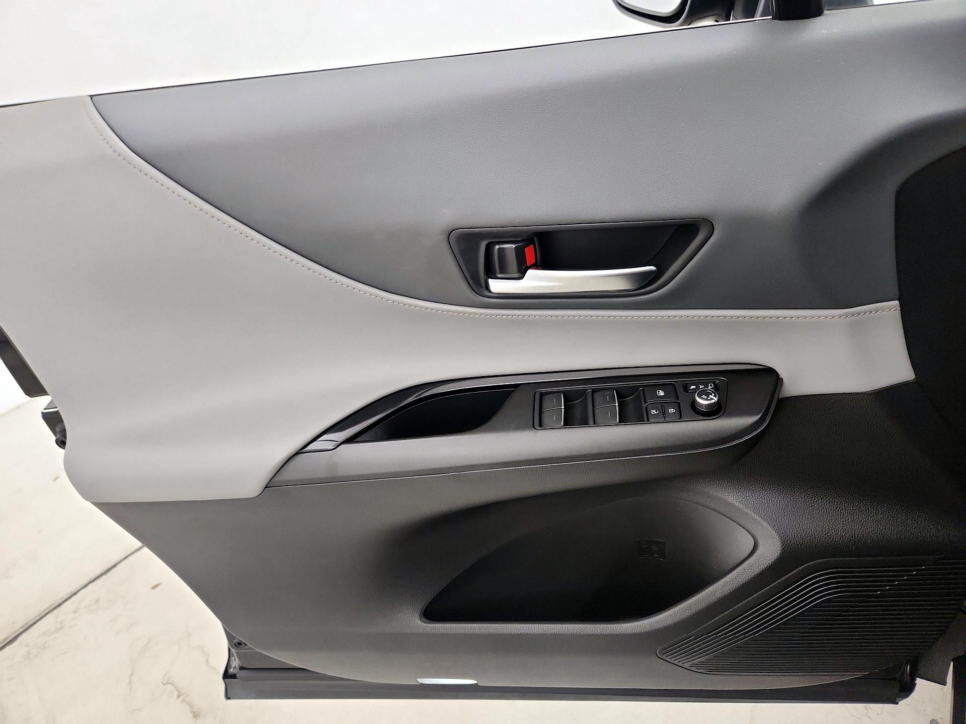 Thumbnail: 2021 Toyota Venza - 12