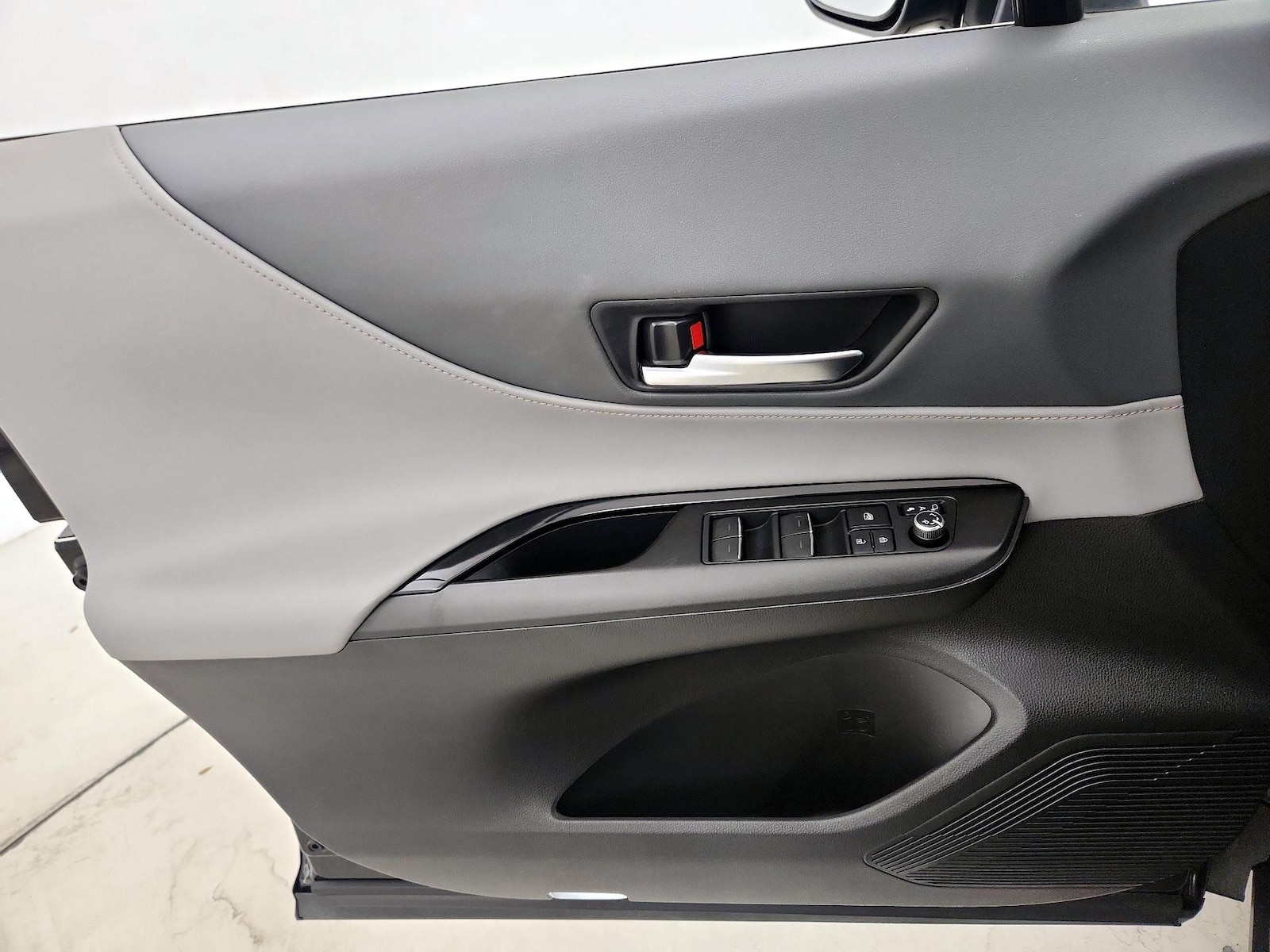 2021 Toyota Venza LE - Photo 13
