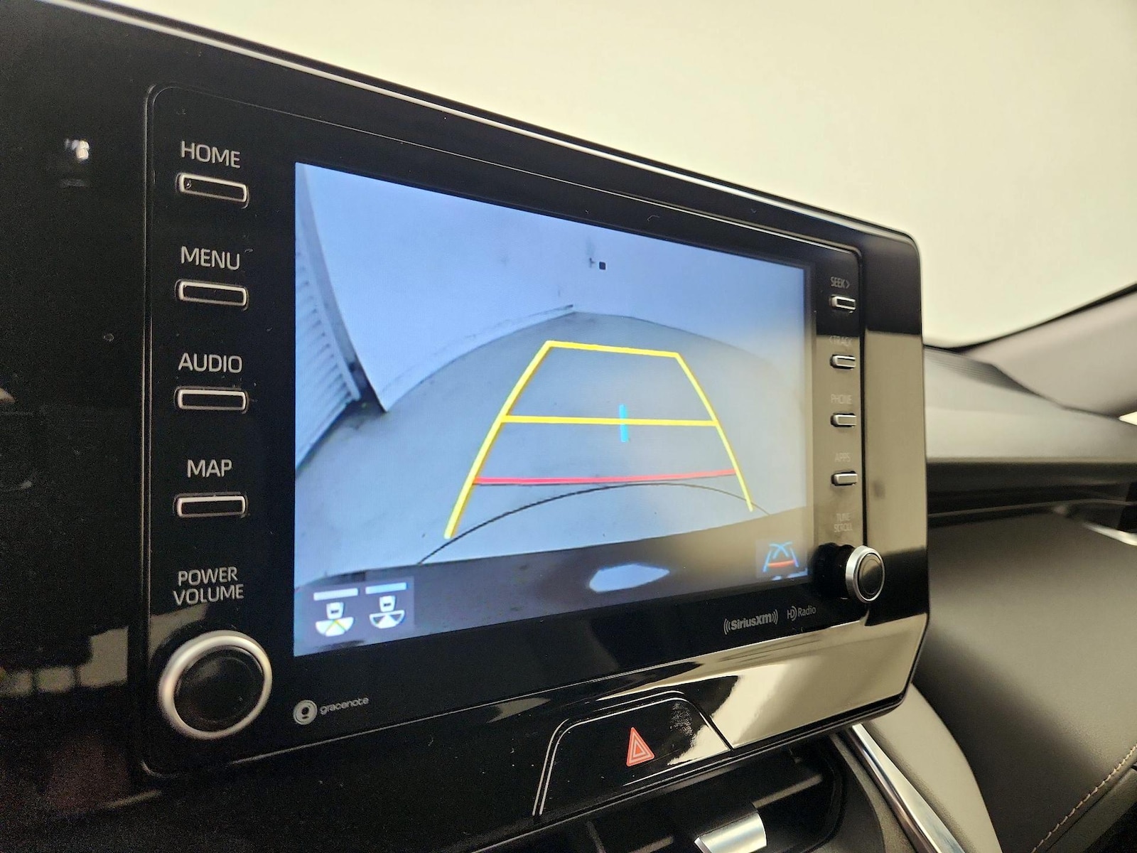 2021 Toyota Venza LE - Photo 16