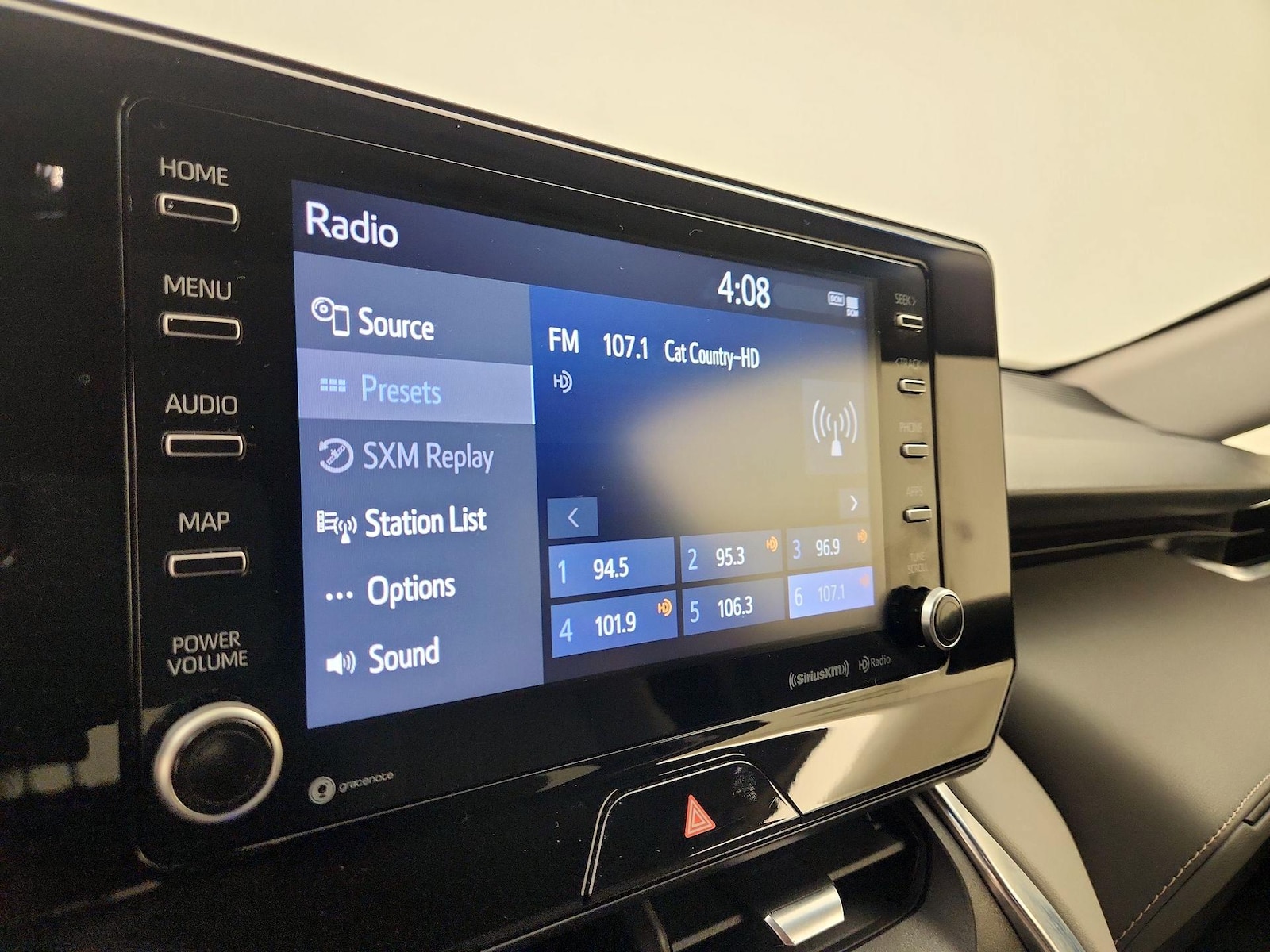 2021 Toyota Venza LE - Photo 17