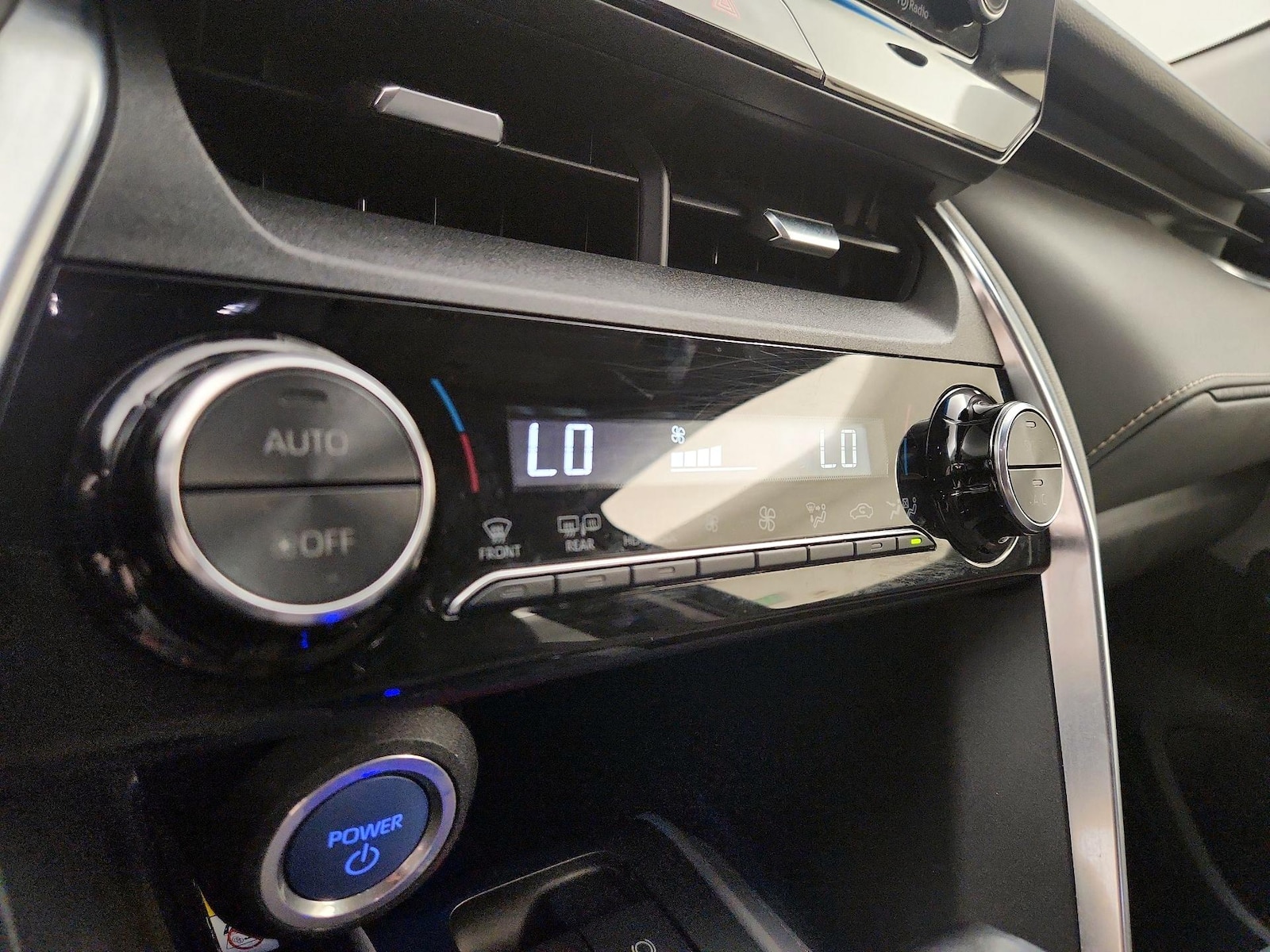 2021 Toyota Venza LE - Photo 18