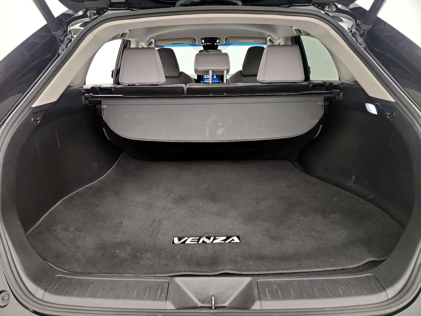 2021 Toyota Venza LE - Photo 22