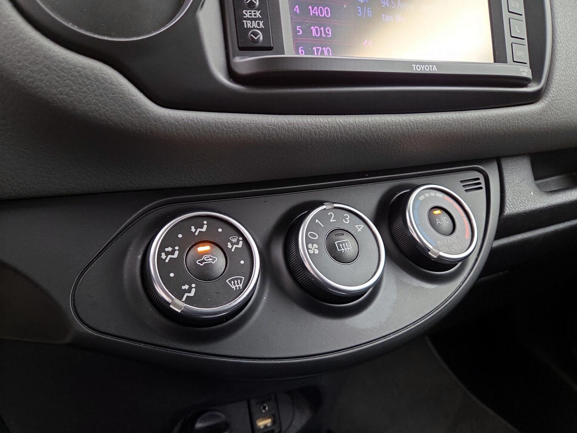 Thumbnail: 2016 Toyota Yaris - 14