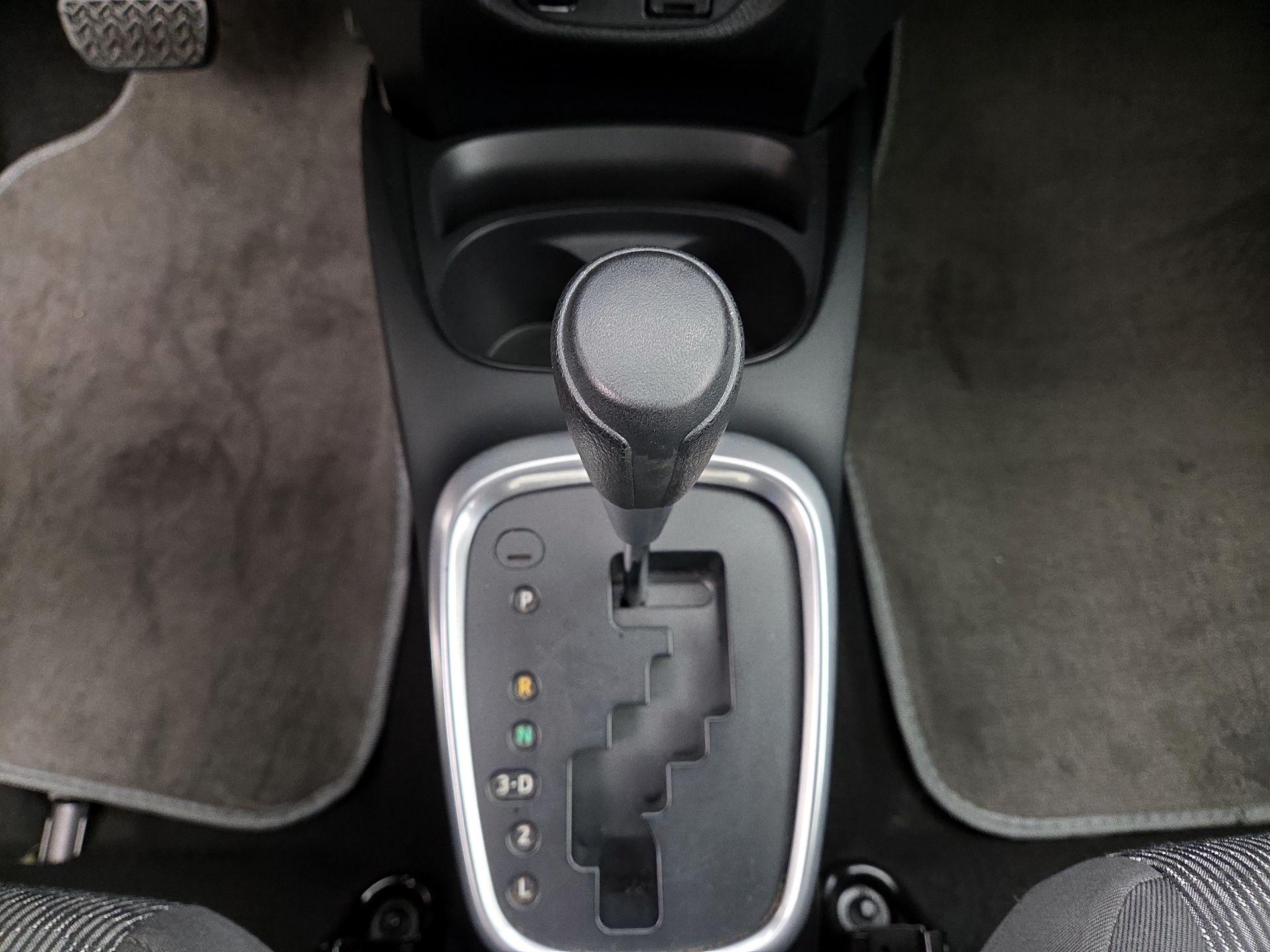Thumbnail: 2016 Toyota Yaris - 15