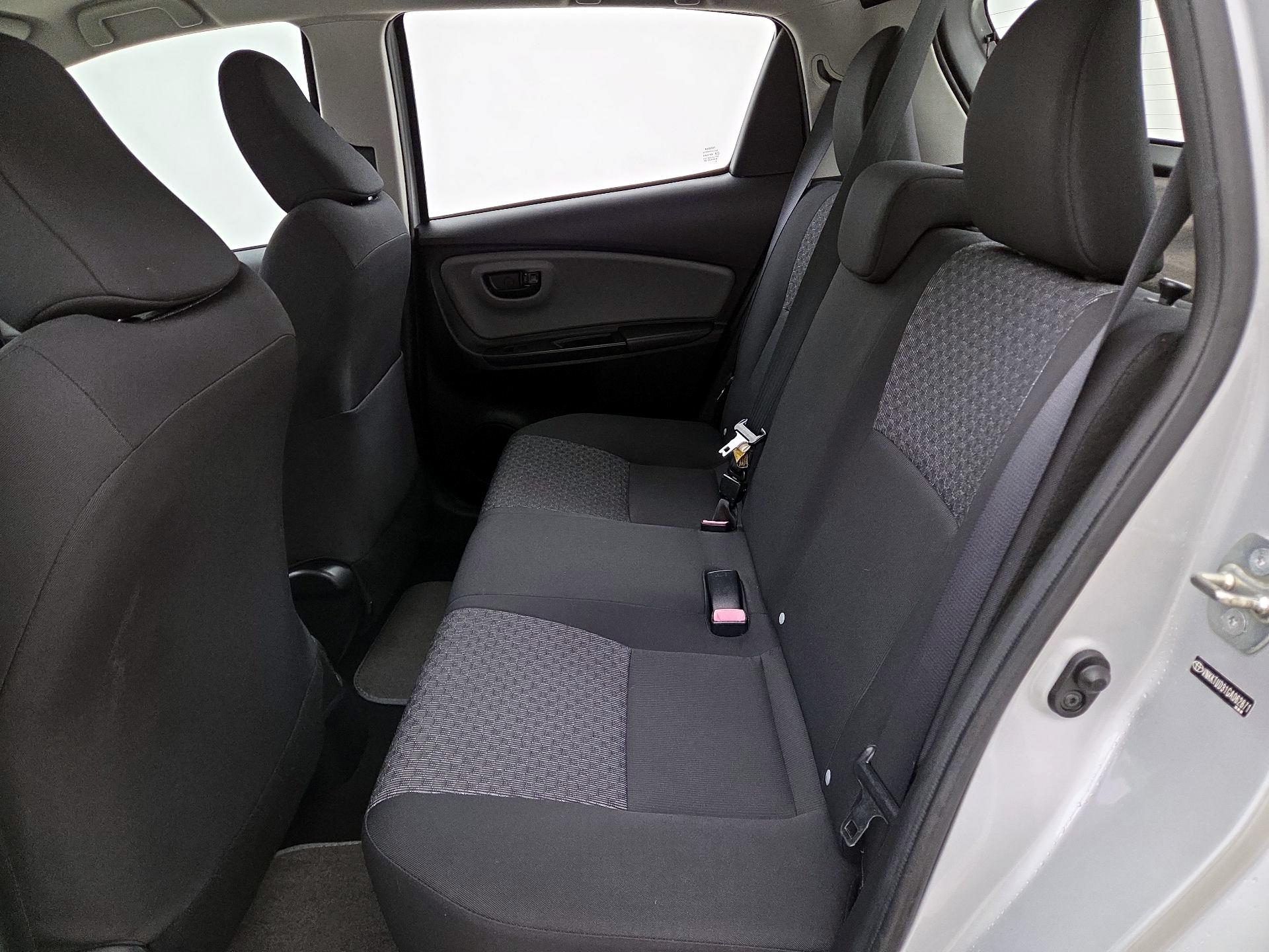 Thumbnail: 2016 Toyota Yaris - 17