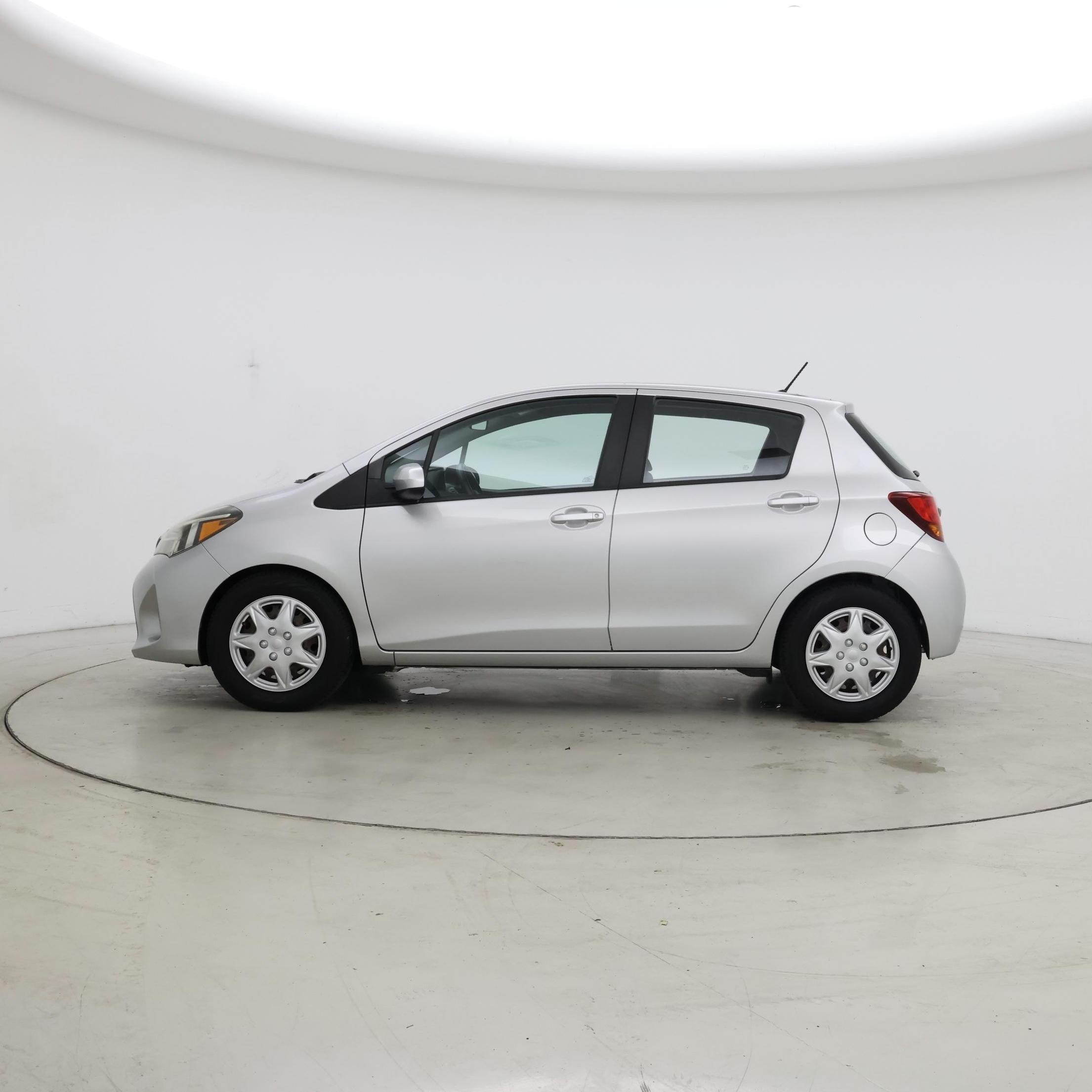 Thumbnail: 2016 Toyota Yaris - 3