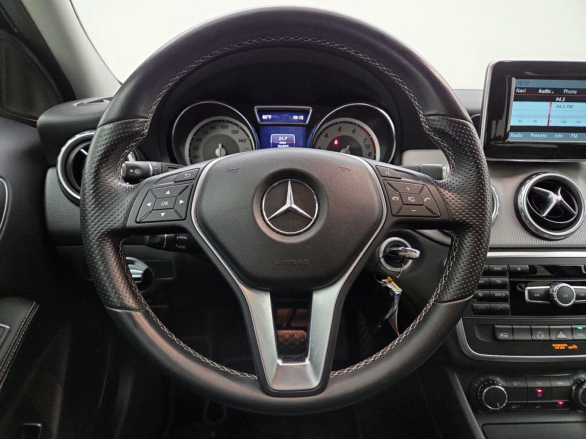 Thumbnail: 2015 Mercedes-Benz GLA - 10