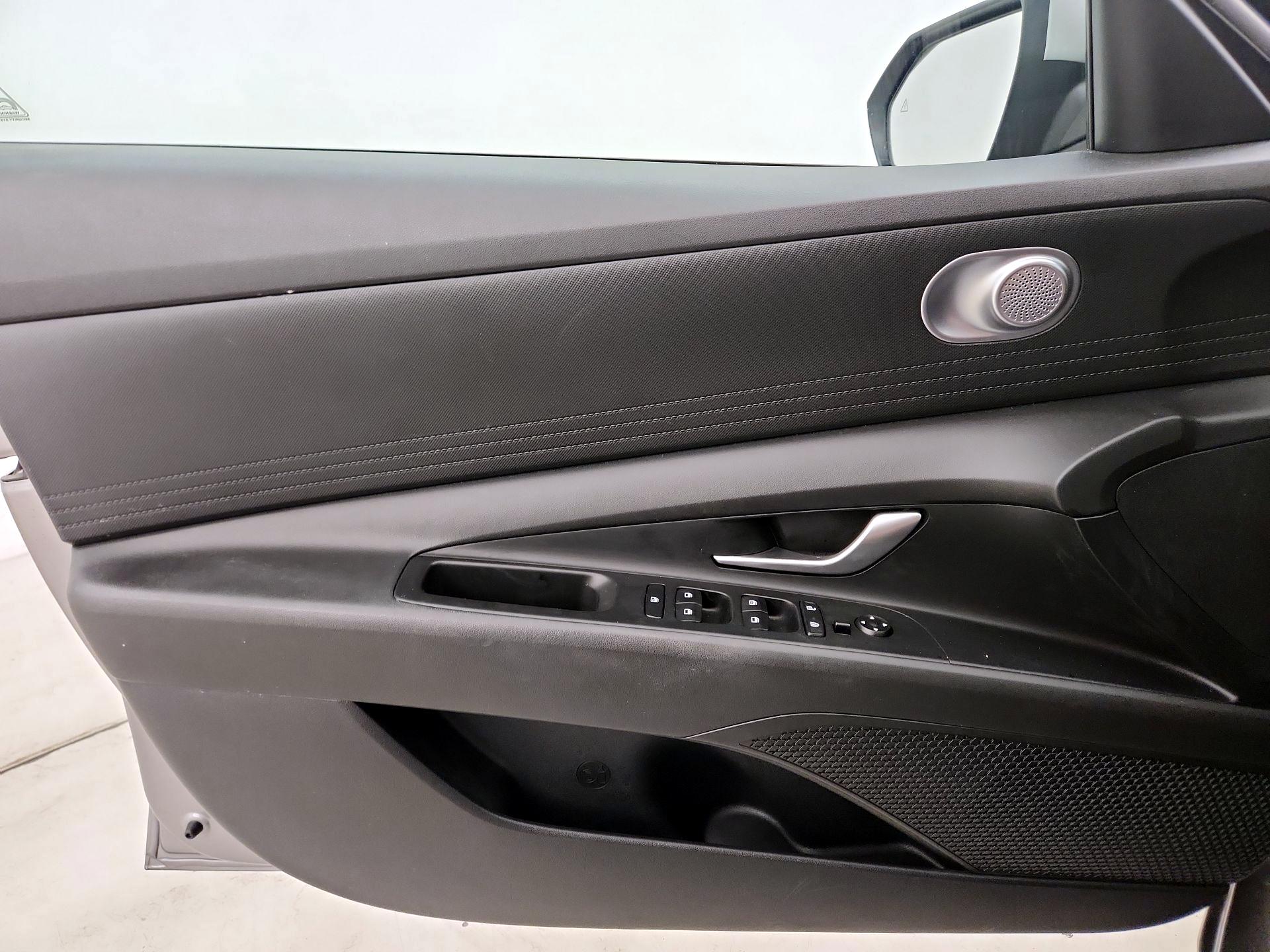 Thumbnail: 2022 Hyundai Elantra - 12