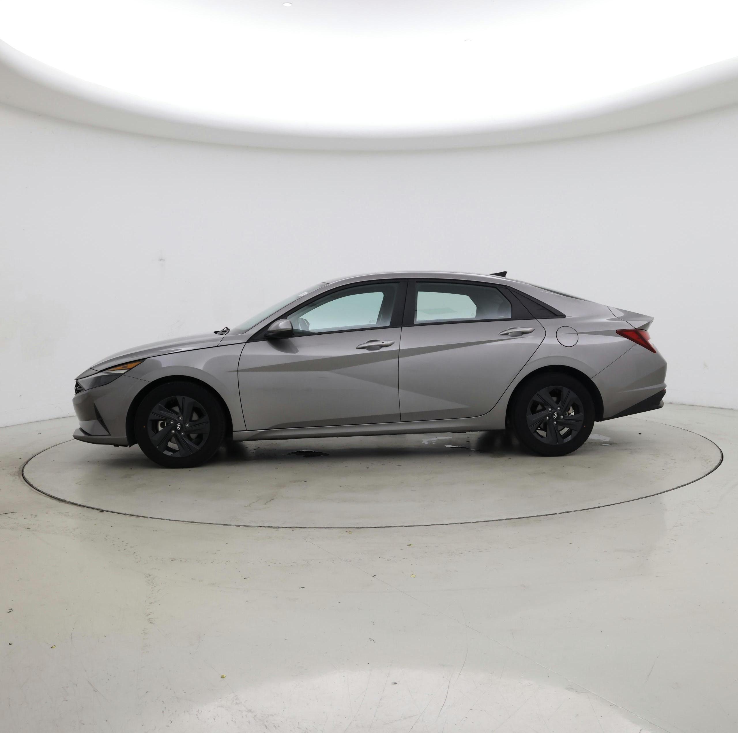 Thumbnail: 2022 Hyundai Elantra - 3