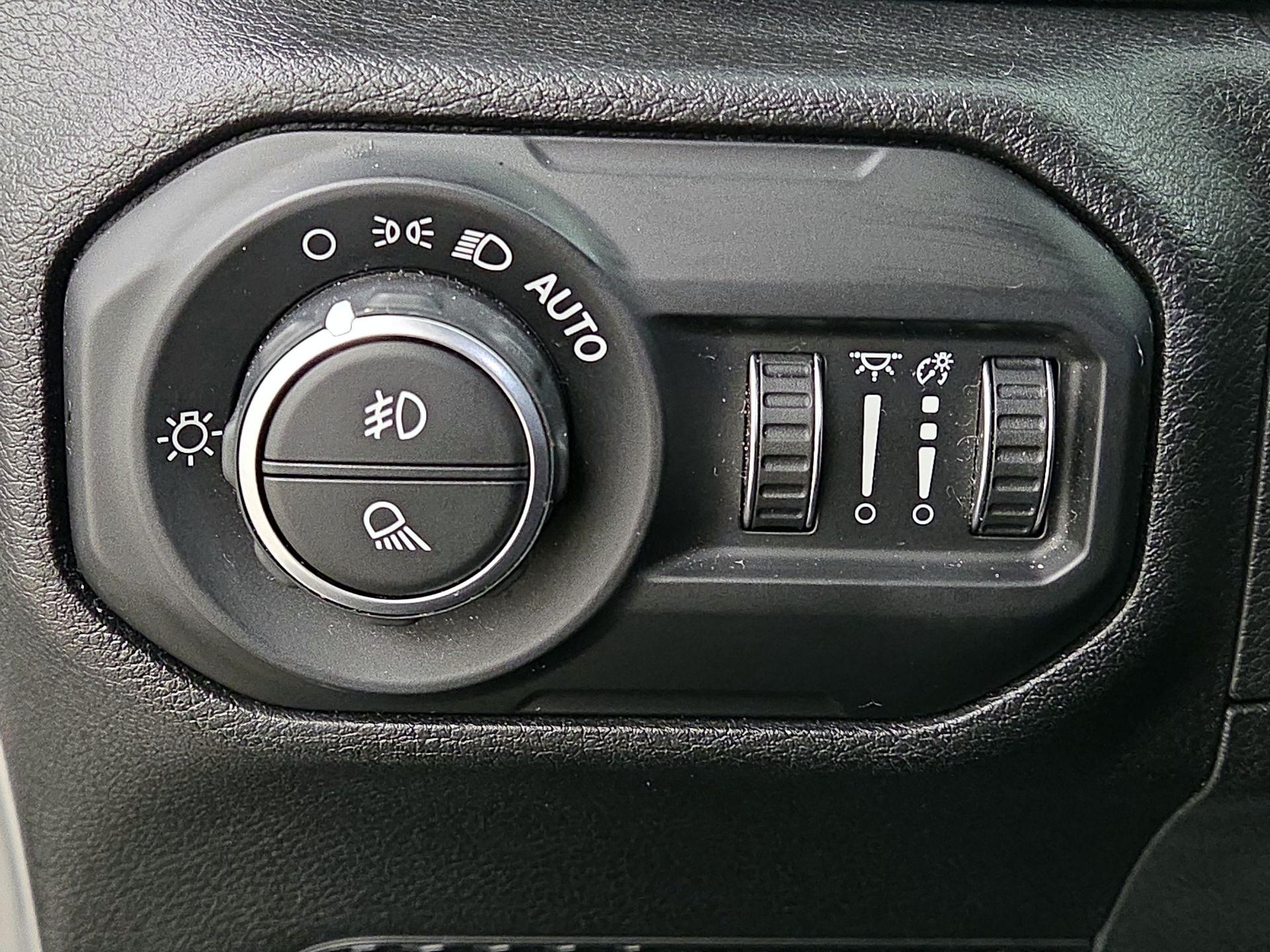 Thumbnail: 2021 Jeep Gladiator - 13