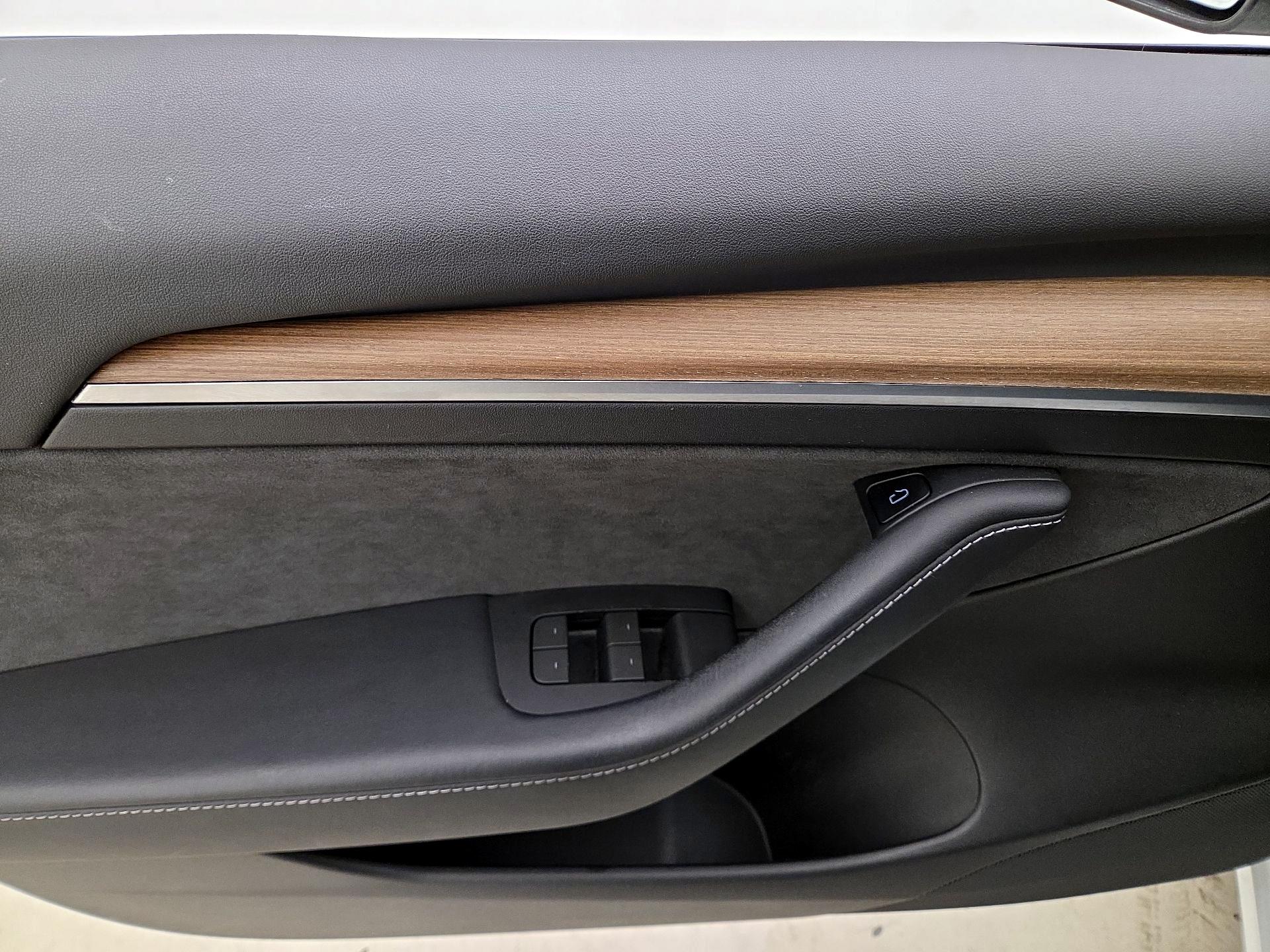 Thumbnail: 2022 Tesla Model 3 - 12