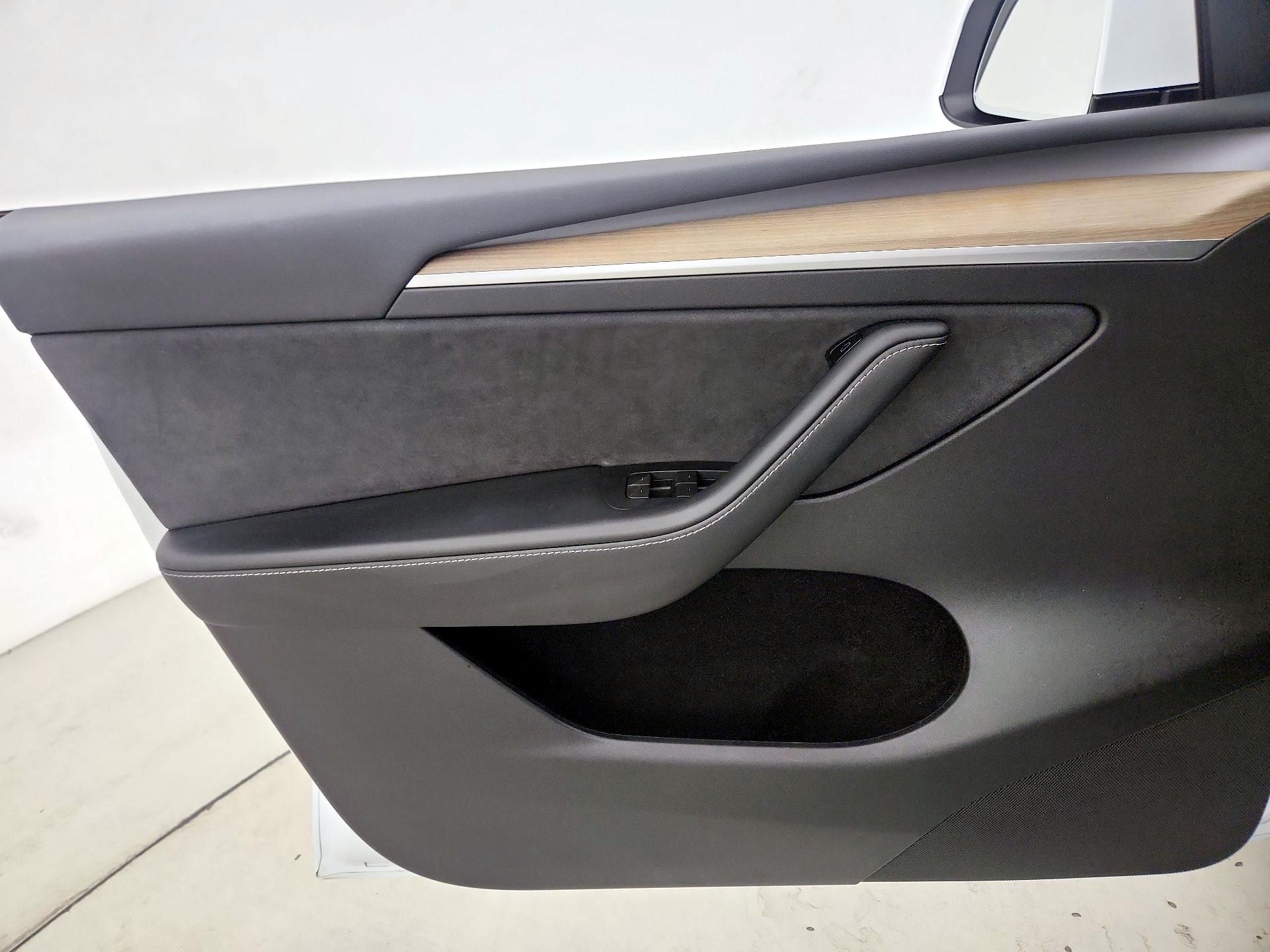 Thumbnail: 2023 Tesla Model Y - 12
