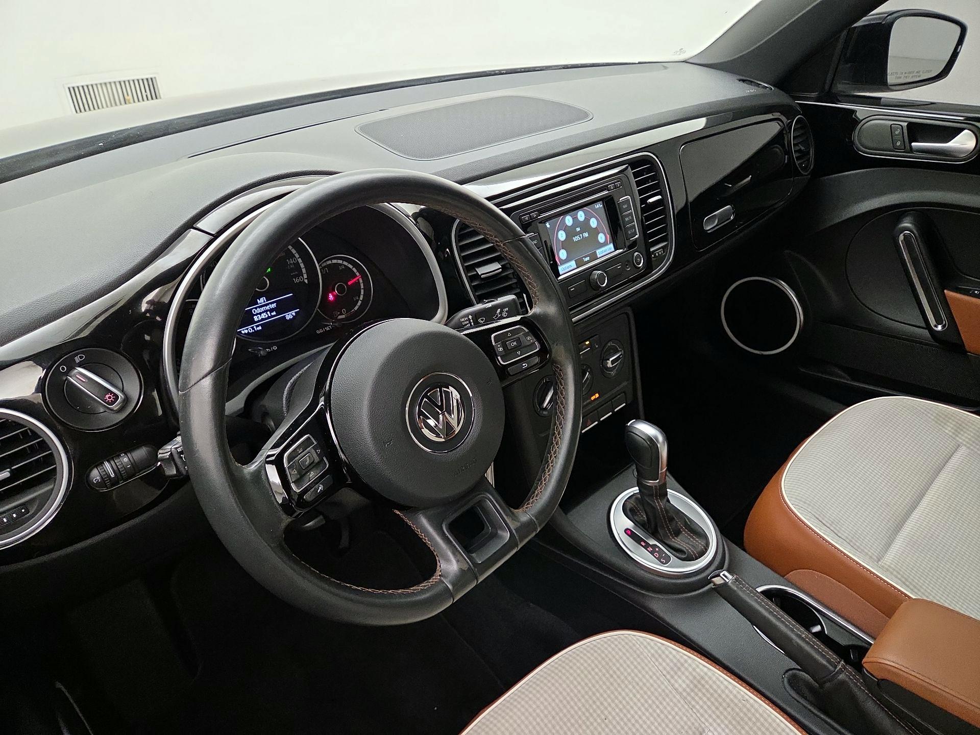 Thumbnail: 2015 Volkswagen Beetle - 9