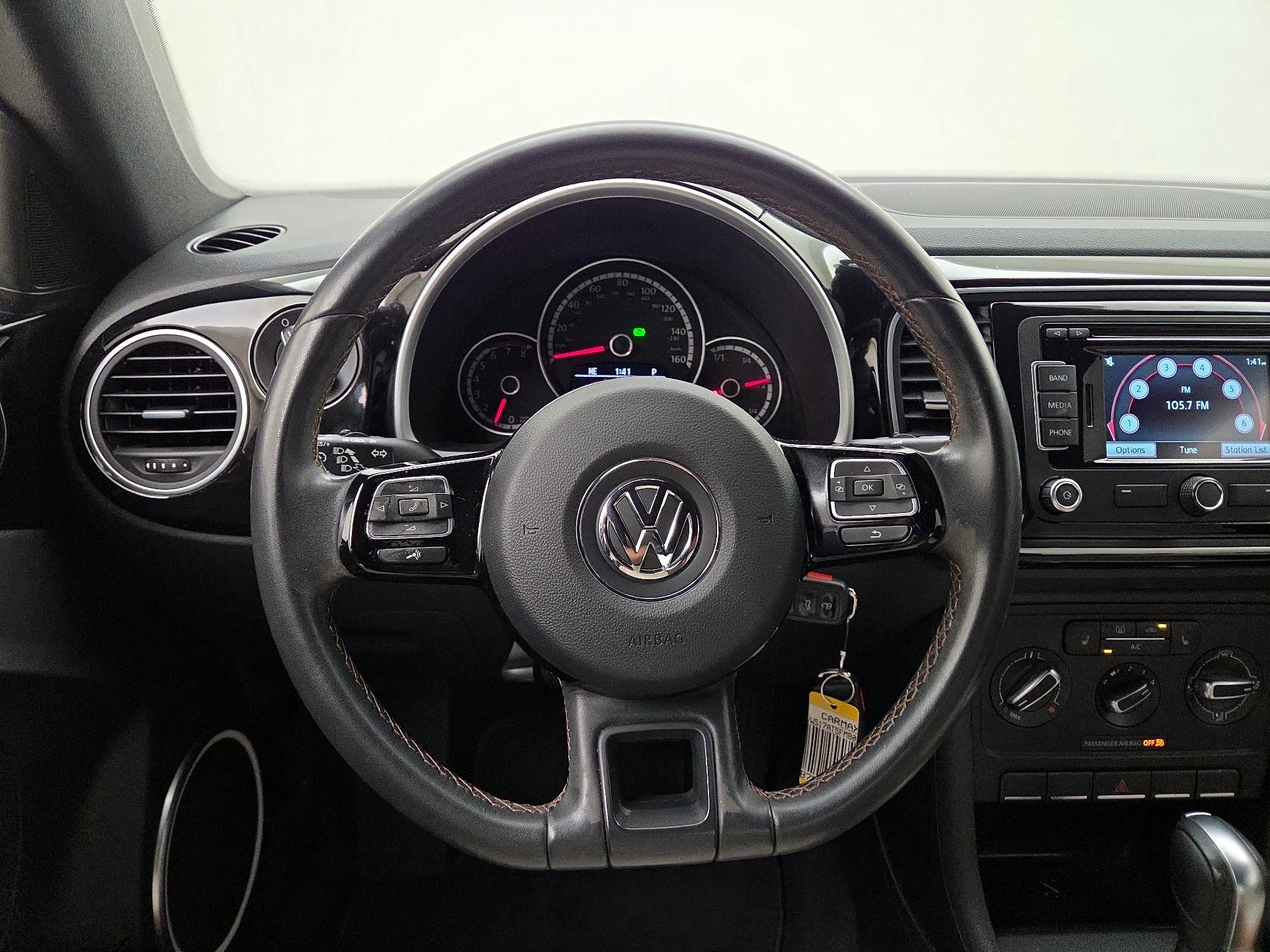 Thumbnail: 2015 Volkswagen Beetle - 10