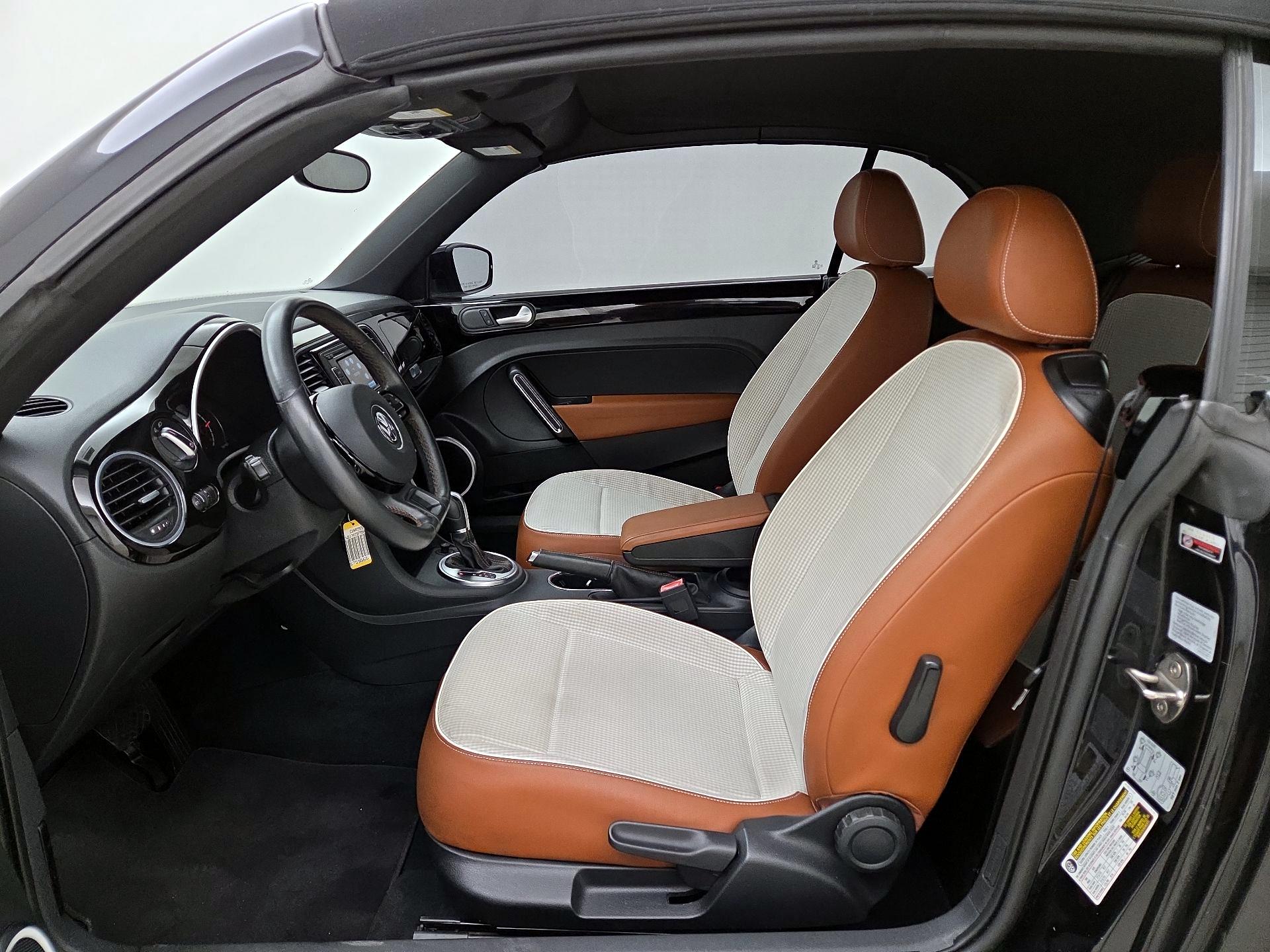 Thumbnail: 2015 Volkswagen Beetle - 11