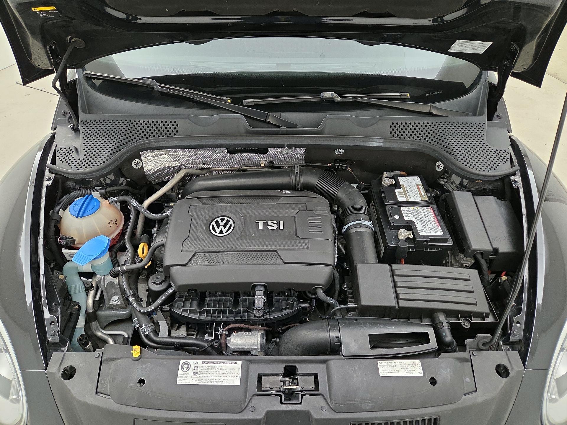 Thumbnail: 2015 Volkswagen Beetle - 18