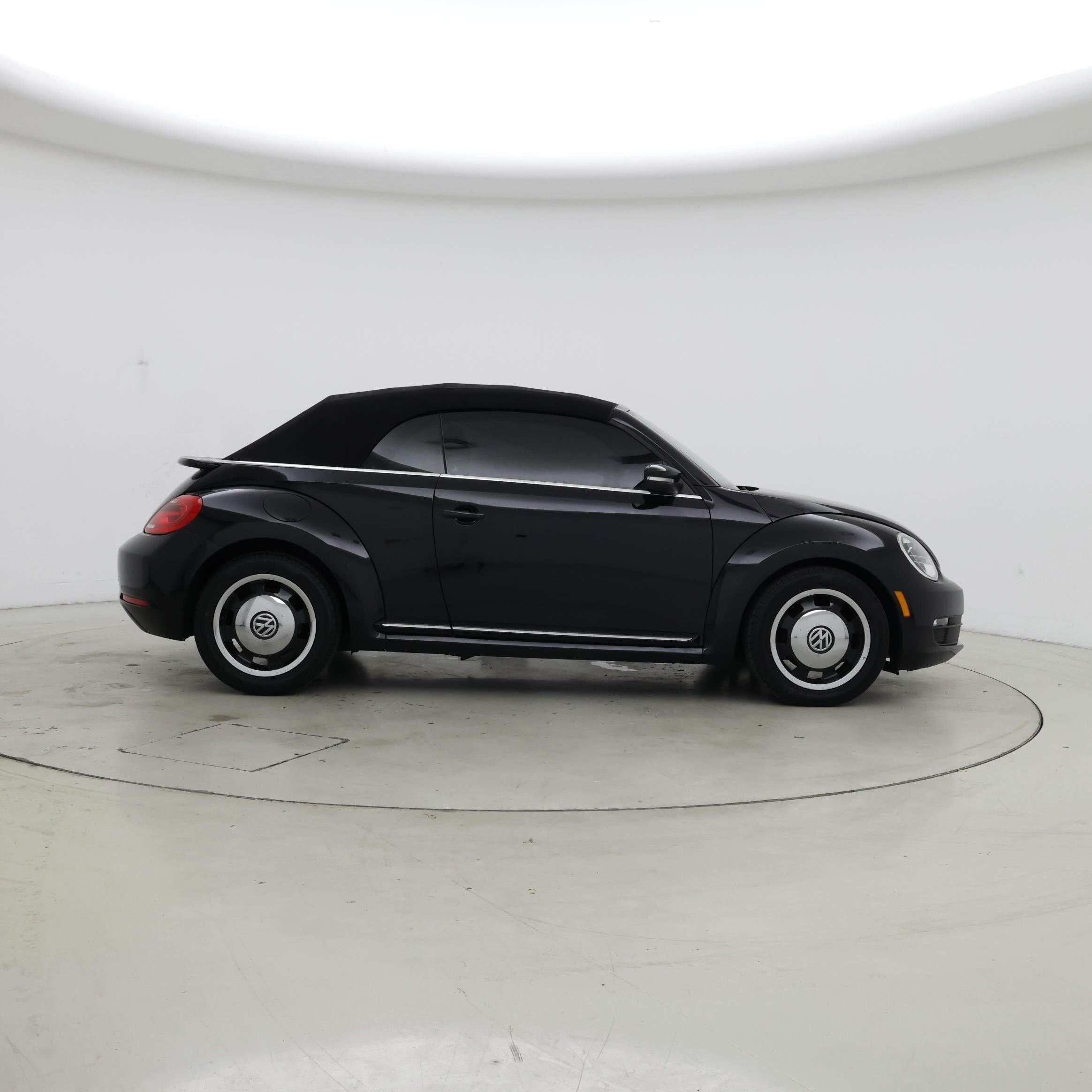 Thumbnail: 2015 Volkswagen Beetle - 7