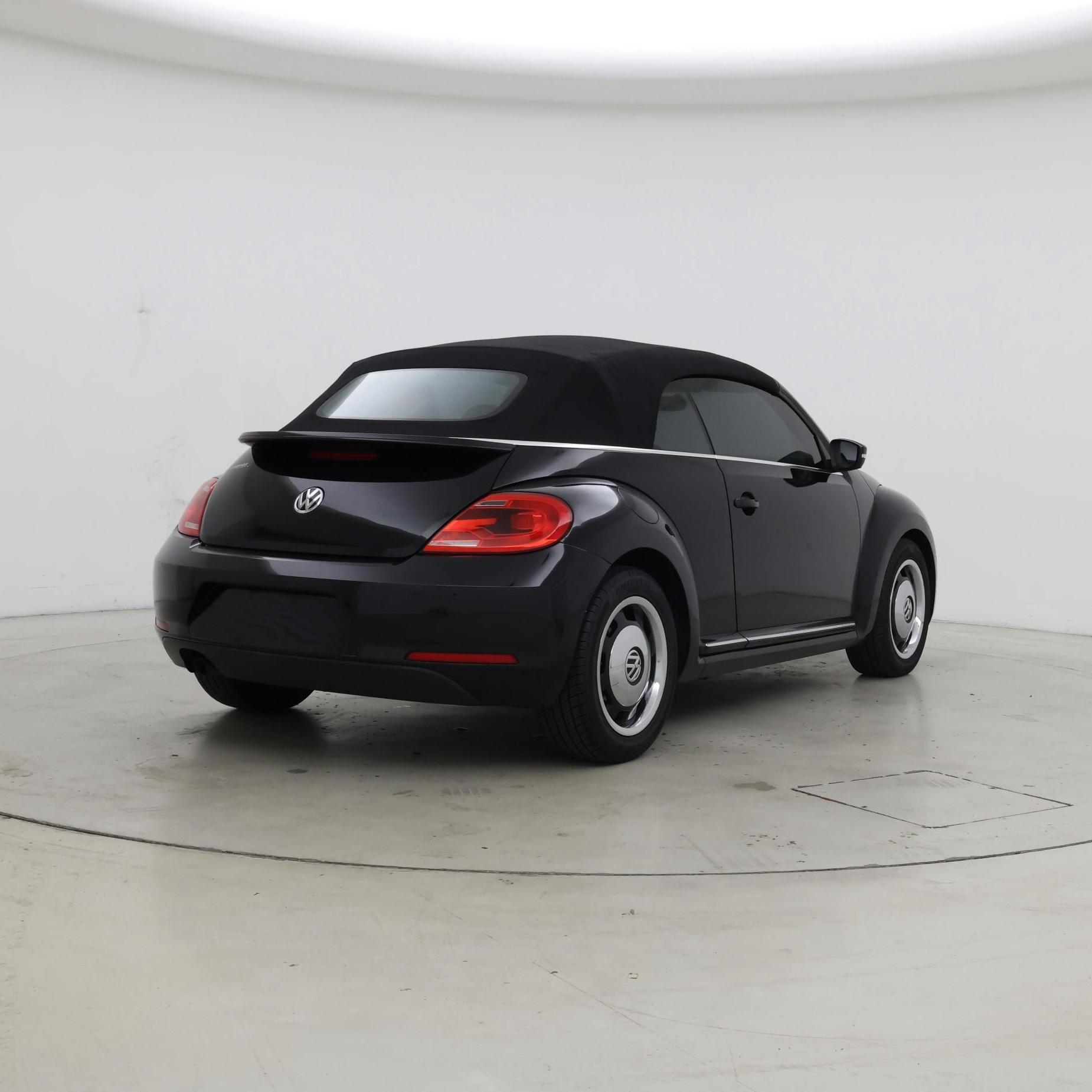 Thumbnail: 2015 Volkswagen Beetle - 8