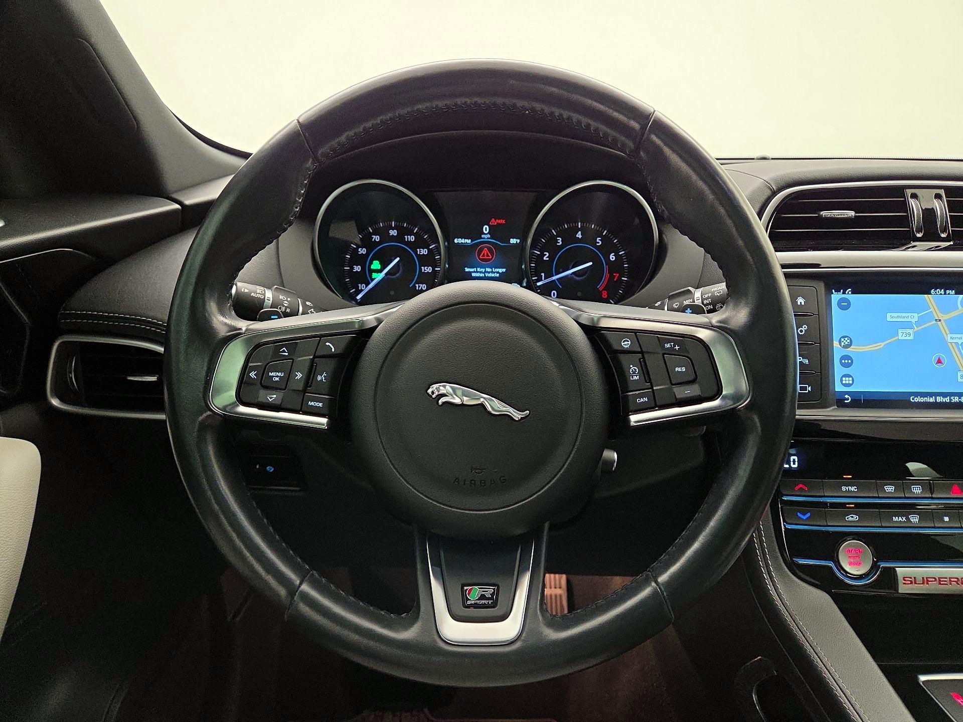 Thumbnail: 2017 Jaguar F-Pace - 10