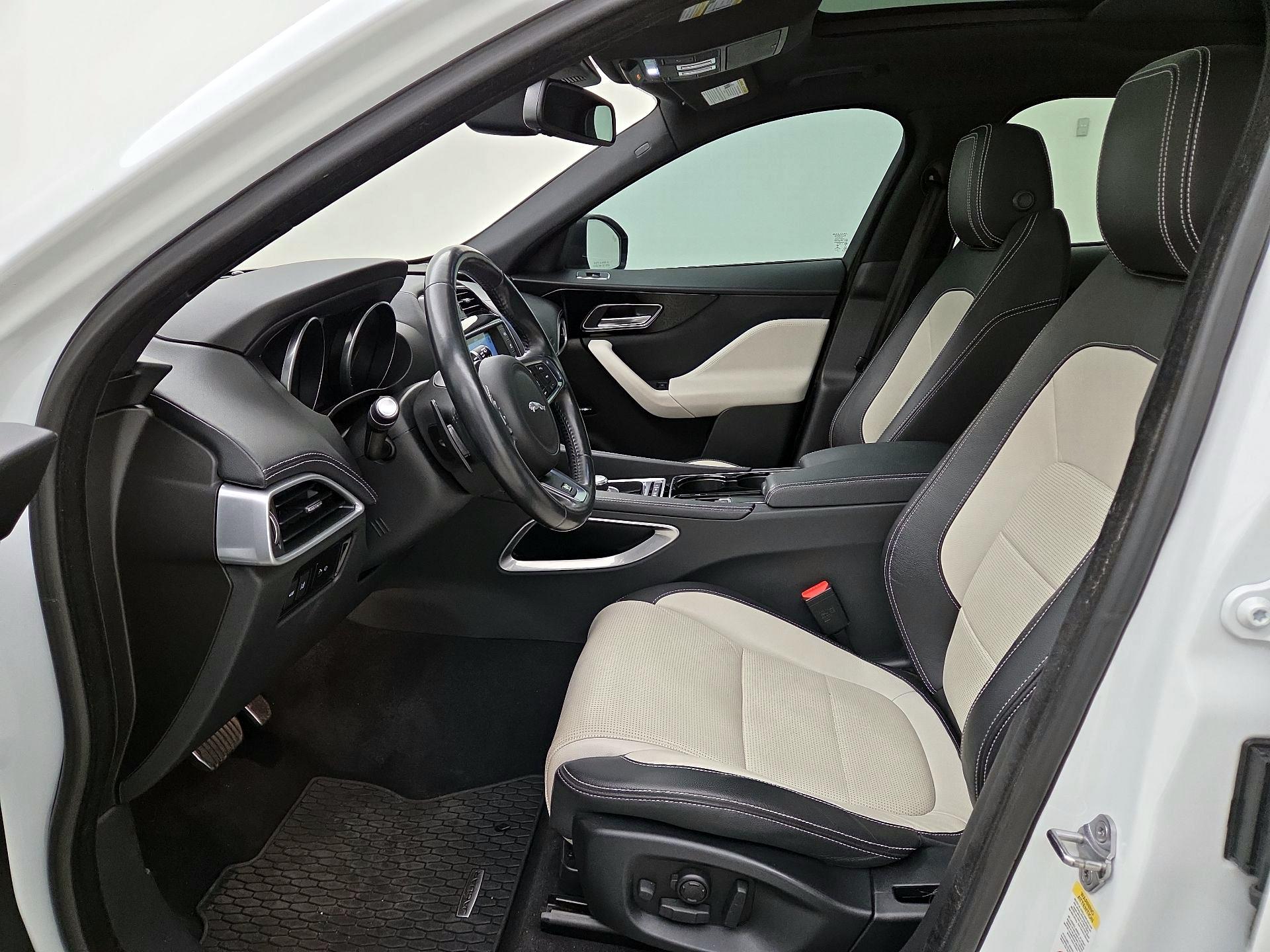 Thumbnail: 2017 Jaguar F-Pace - 11