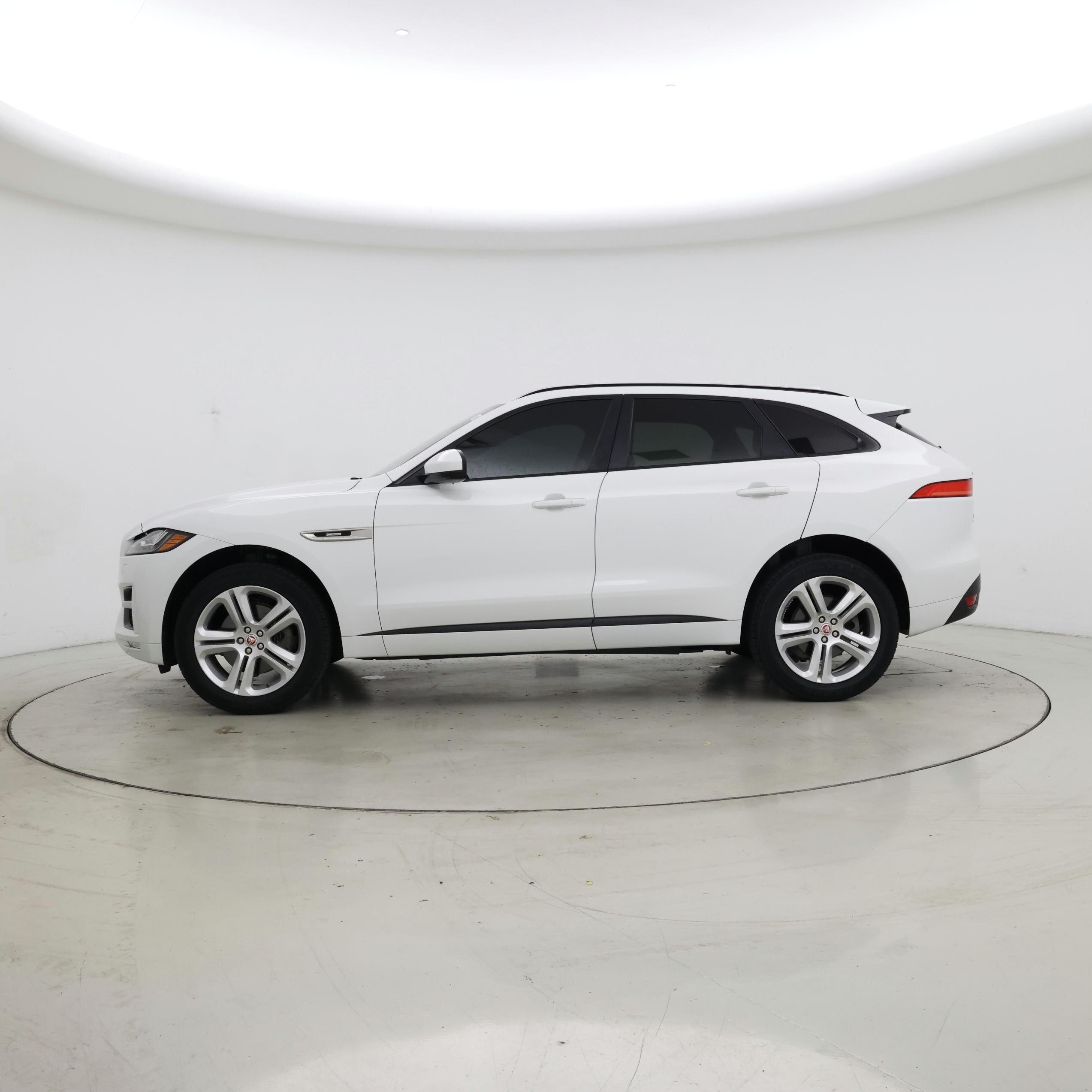 Thumbnail: 2017 Jaguar F-Pace - 3