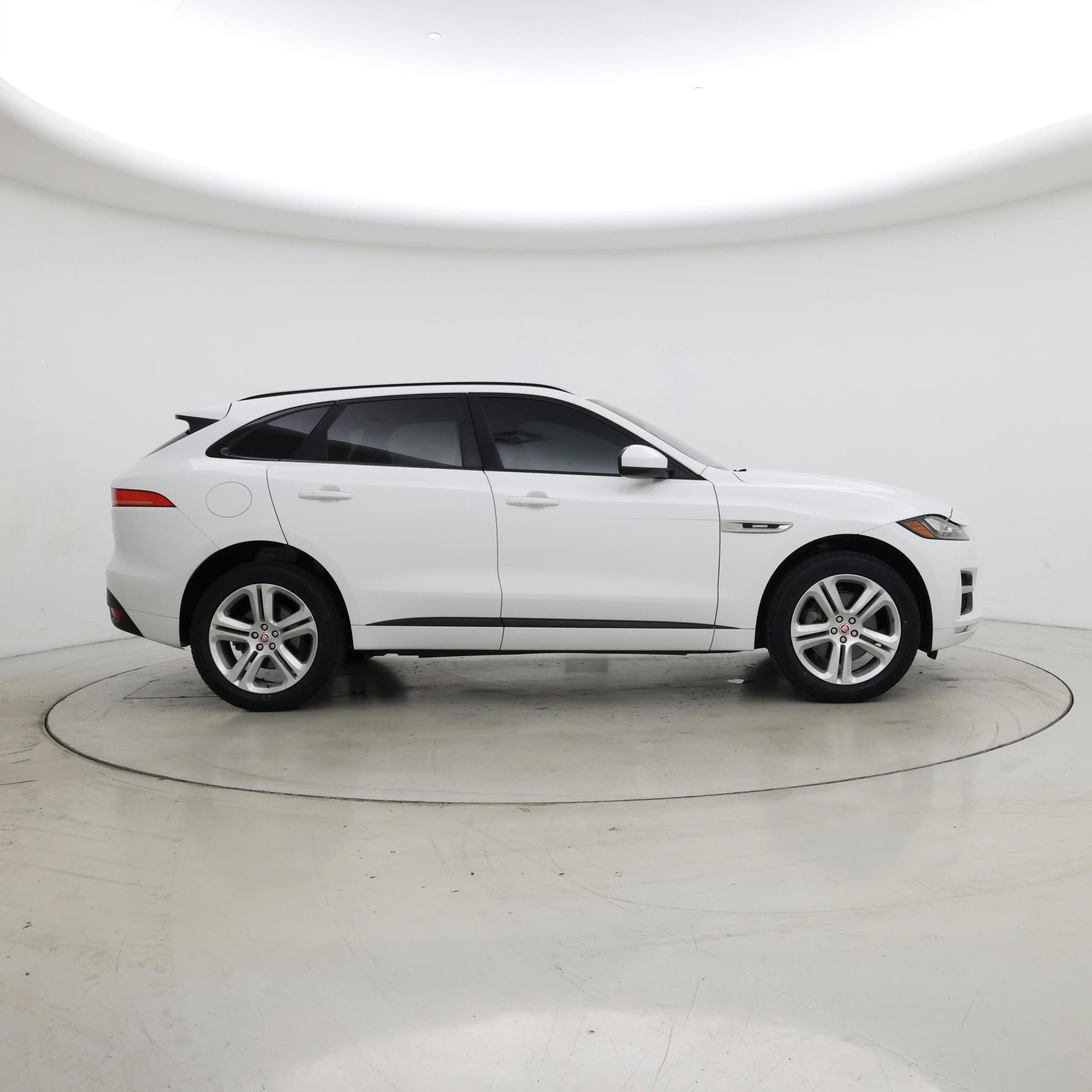 Thumbnail: 2017 Jaguar F-Pace - 7