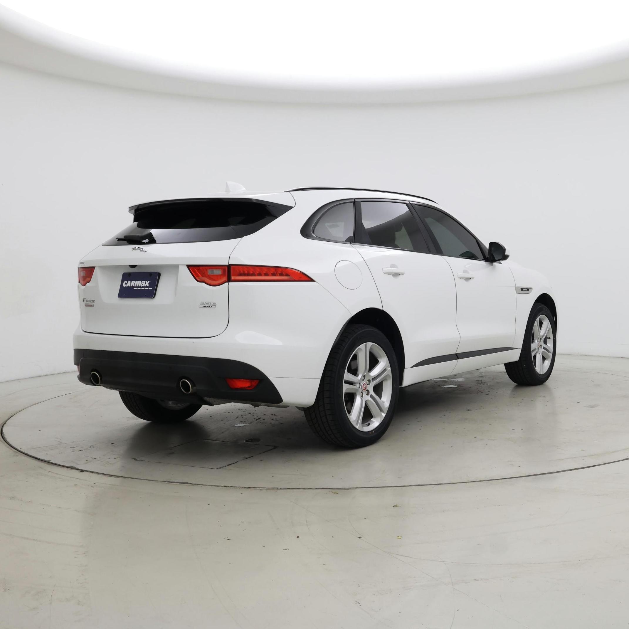 Thumbnail: 2017 Jaguar F-Pace - 8