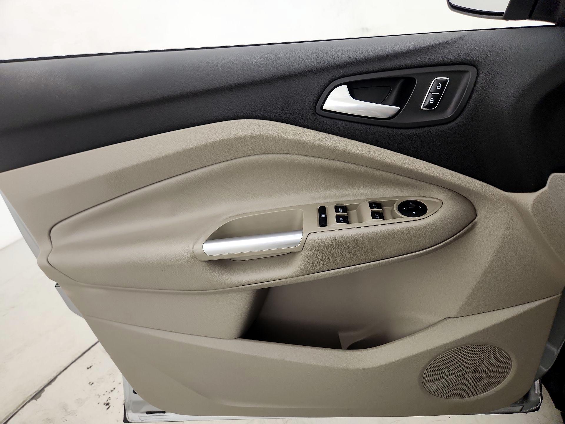 Thumbnail: 2016 Ford Escape - 12