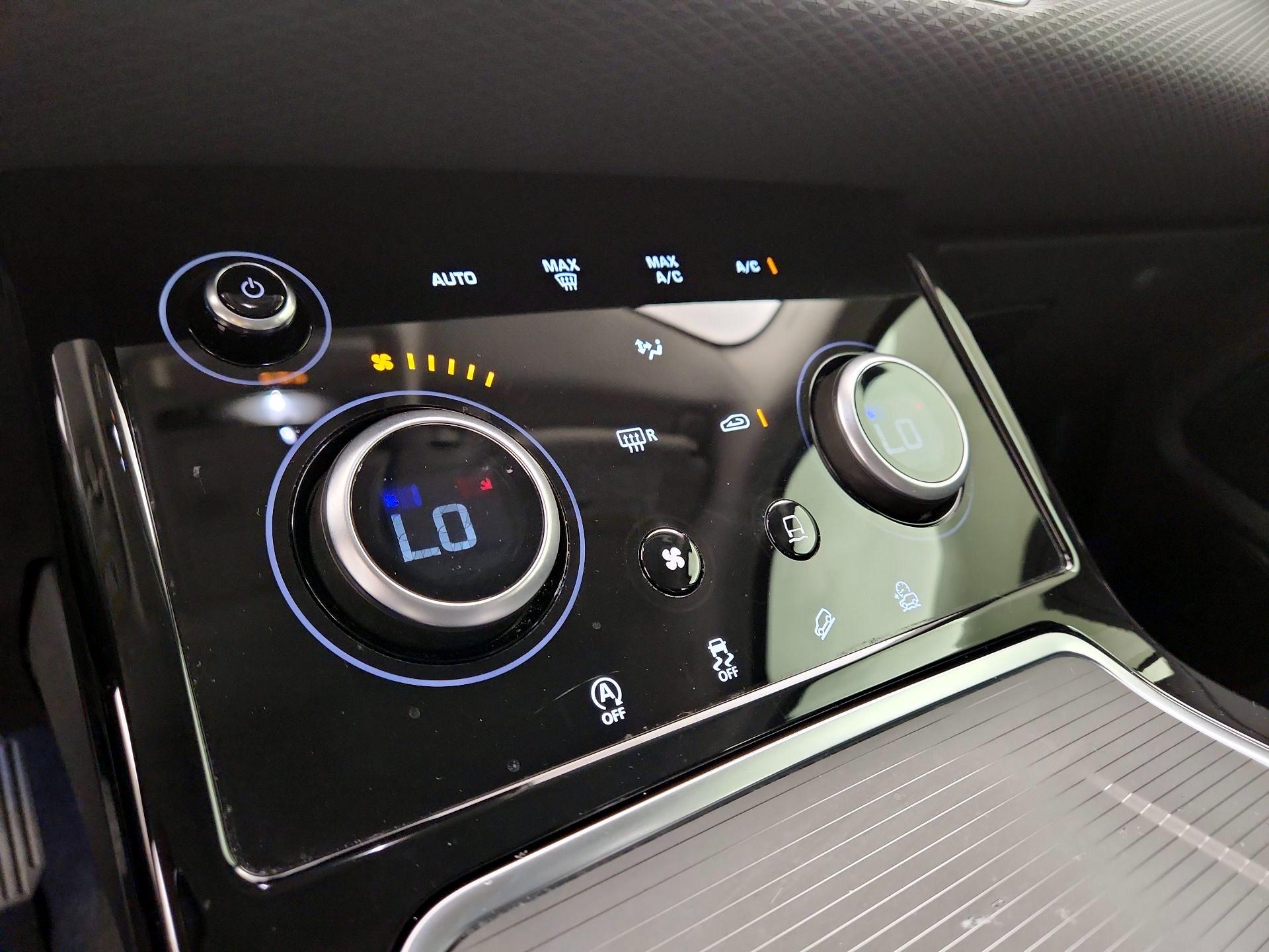 Thumbnail: 2021 Land Rover Range Rover Evoque - 16