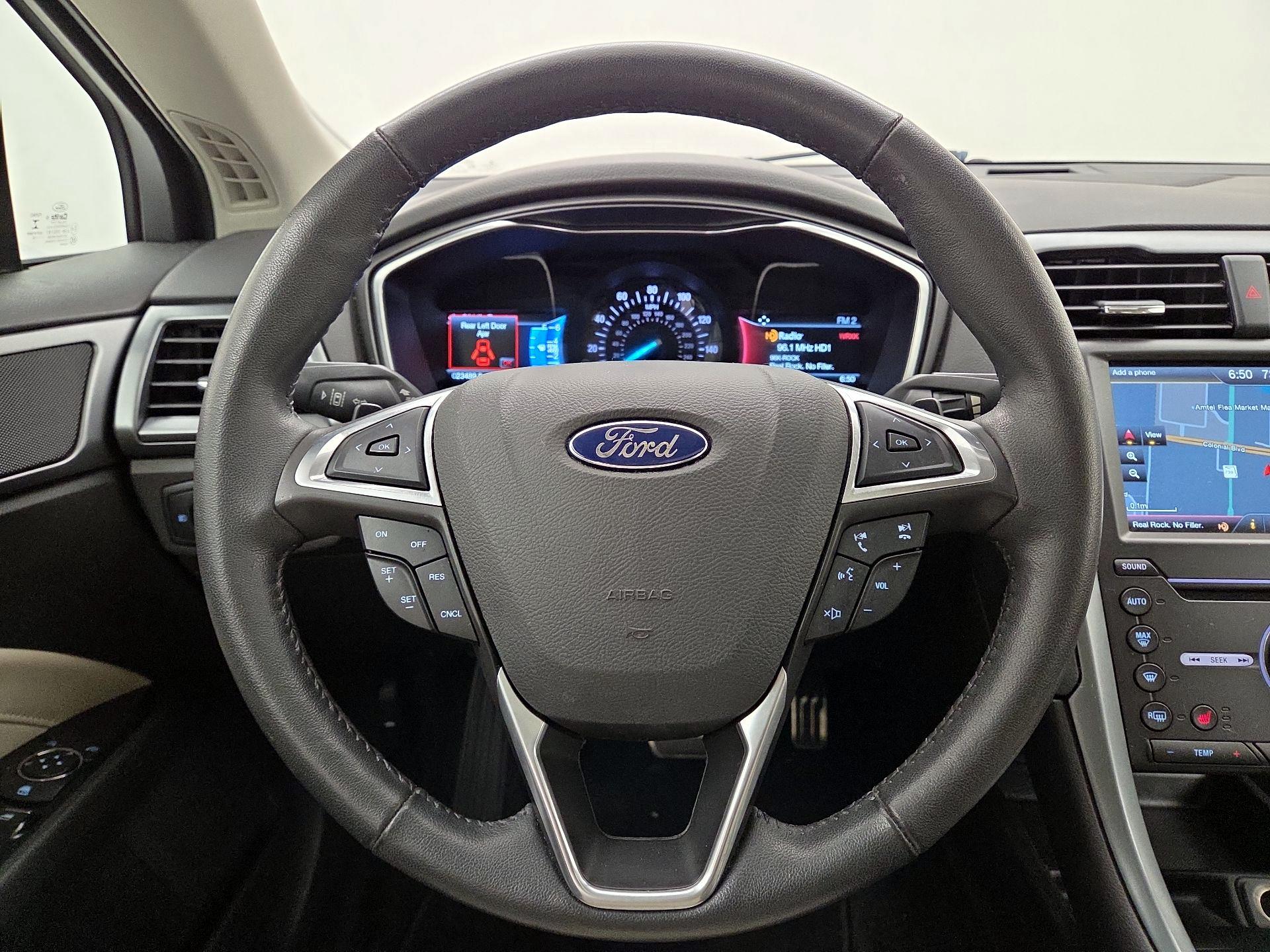 Thumbnail: 2016 Ford Fusion - 10
