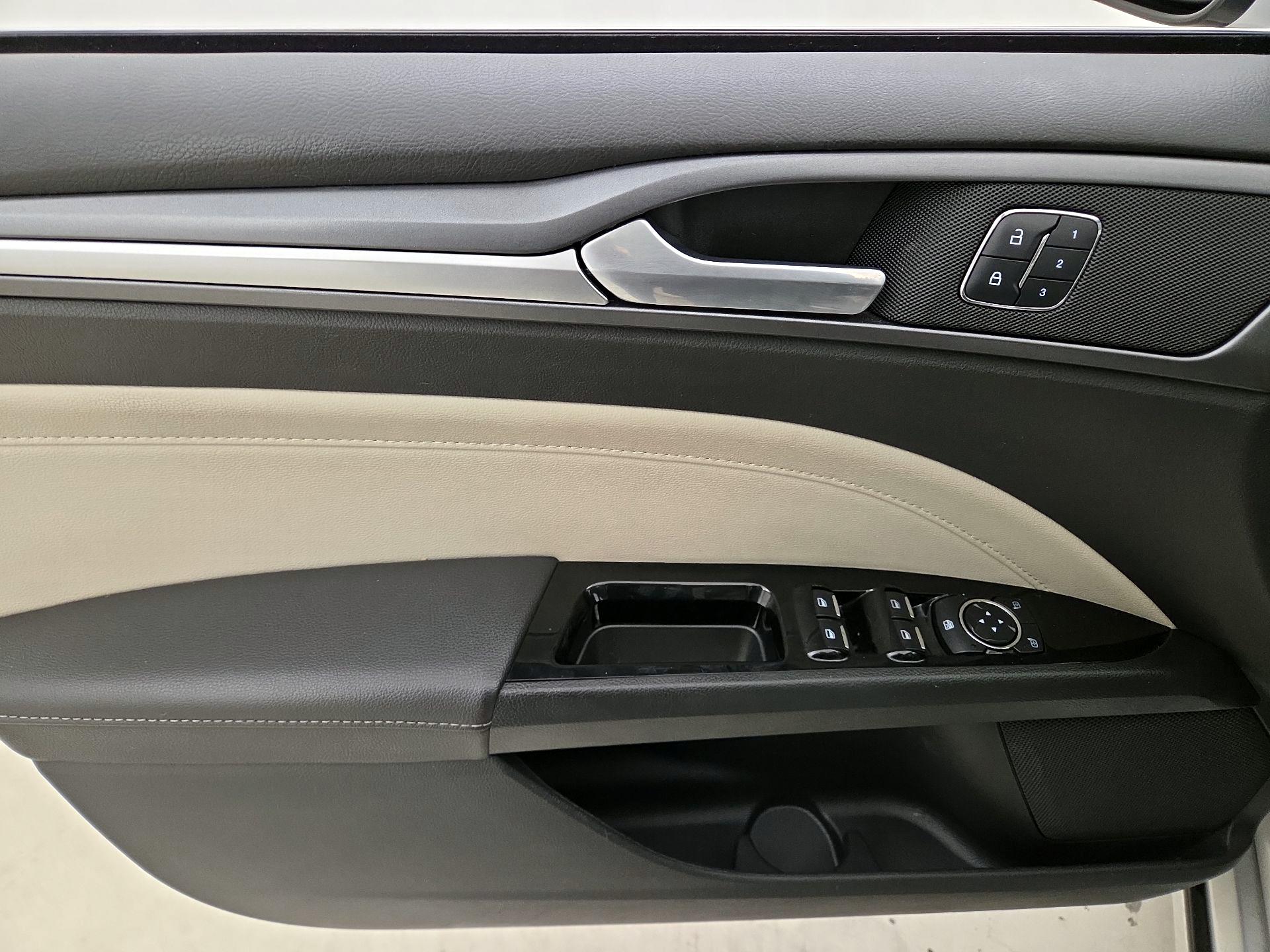 Thumbnail: 2016 Ford Fusion - 12