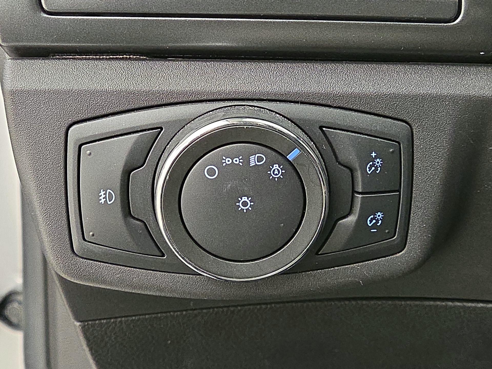 Thumbnail: 2016 Ford Fusion - 13