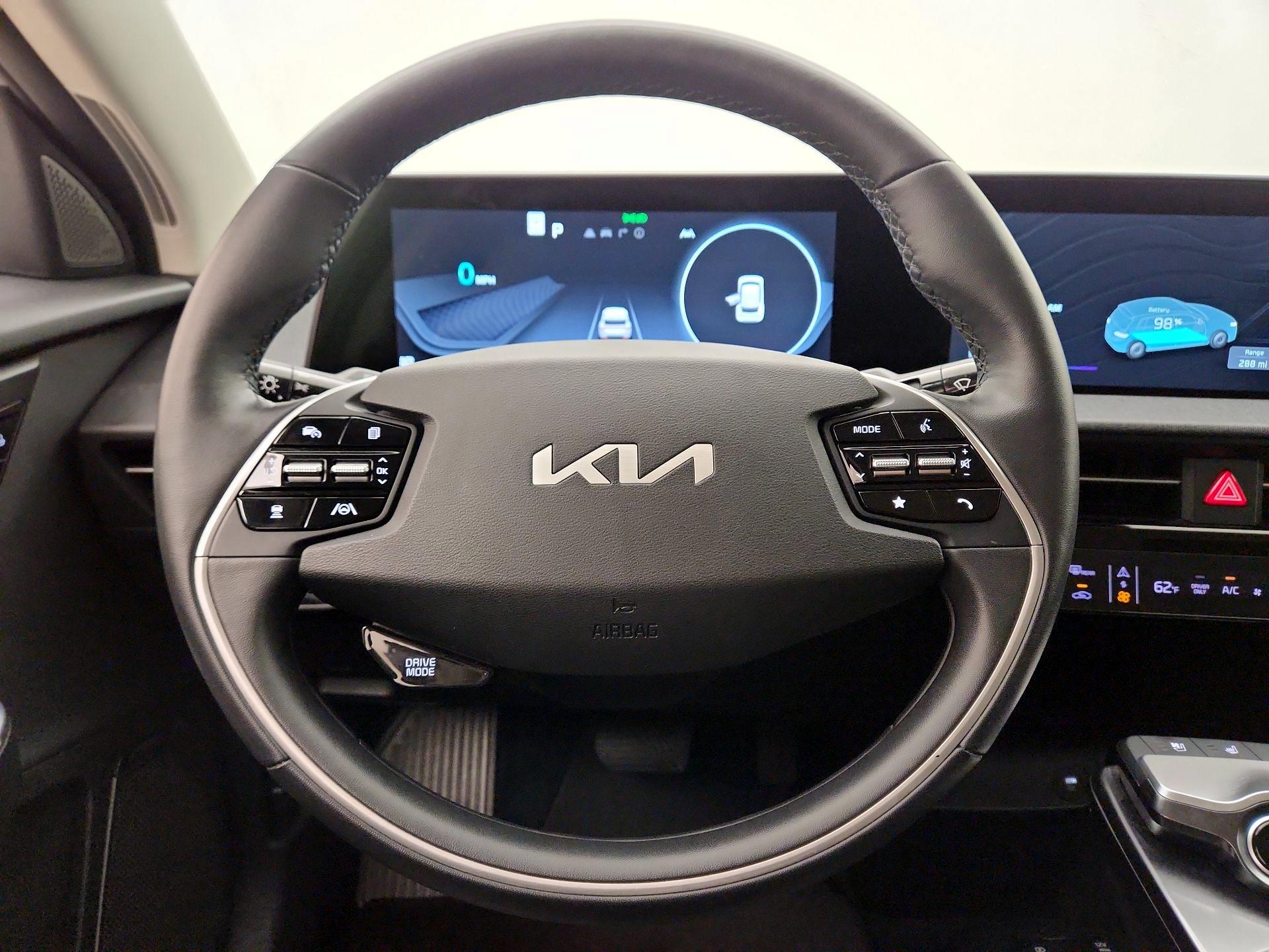 Thumbnail: 2022 Kia EV6 - 10